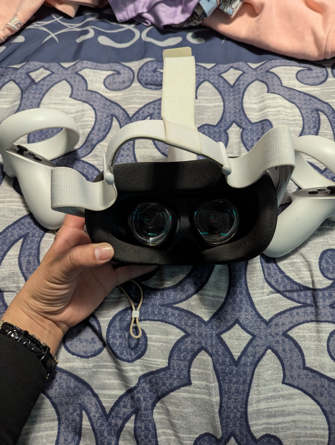 Meta Quest 2 VR Headset with Controllers - photo 2