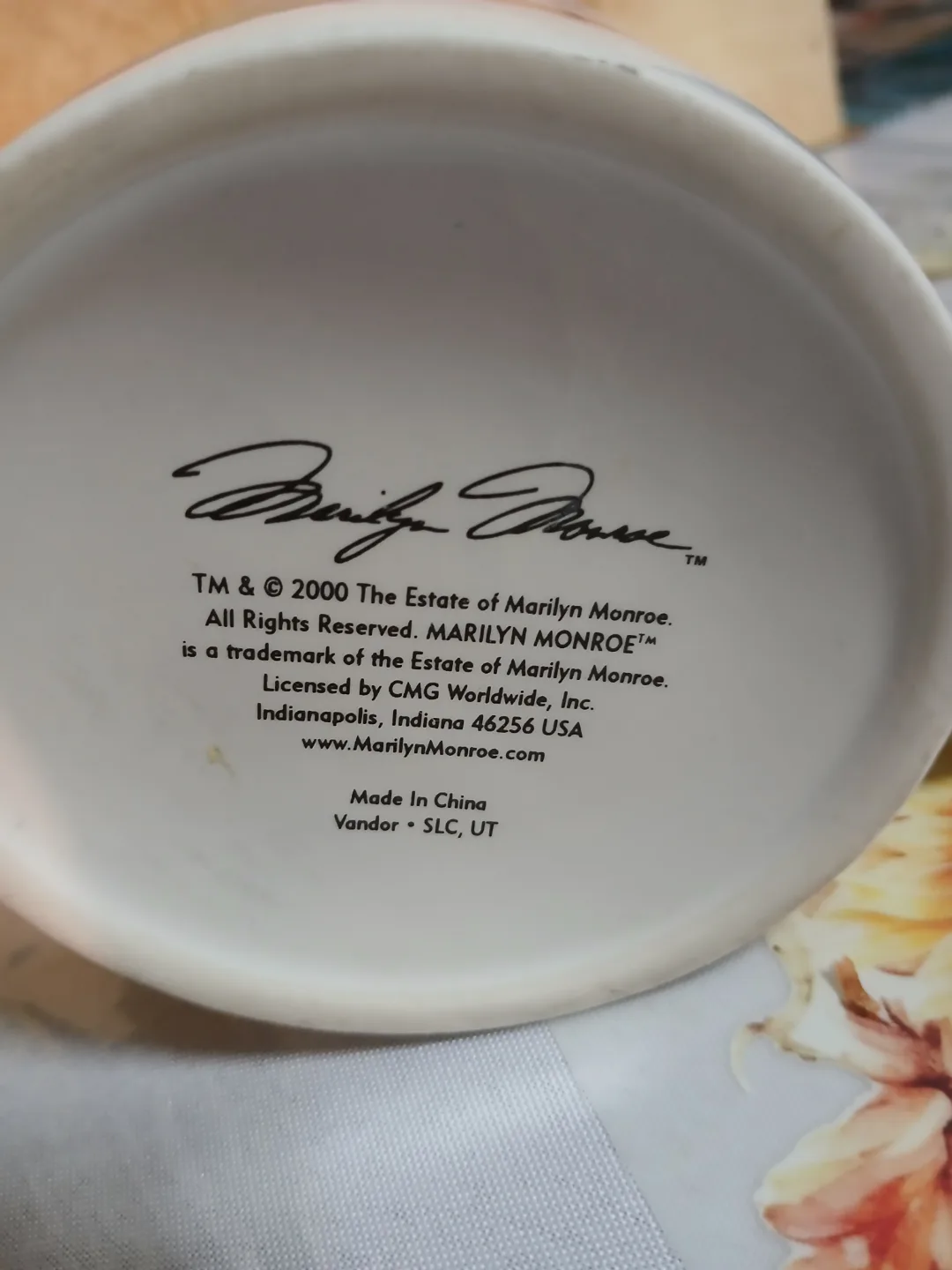 Marilyn Monroe Some Like It Hot Mug image indicator(3)