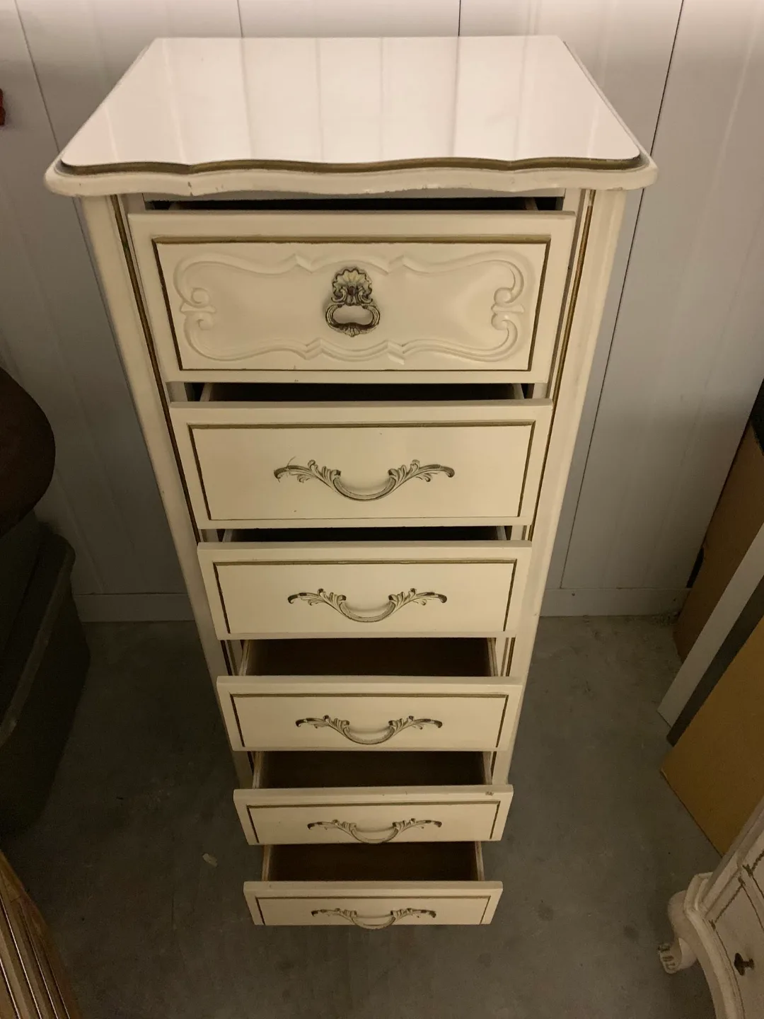 Vintage White 6-Drawer Chest of Drawers image indicator(5)