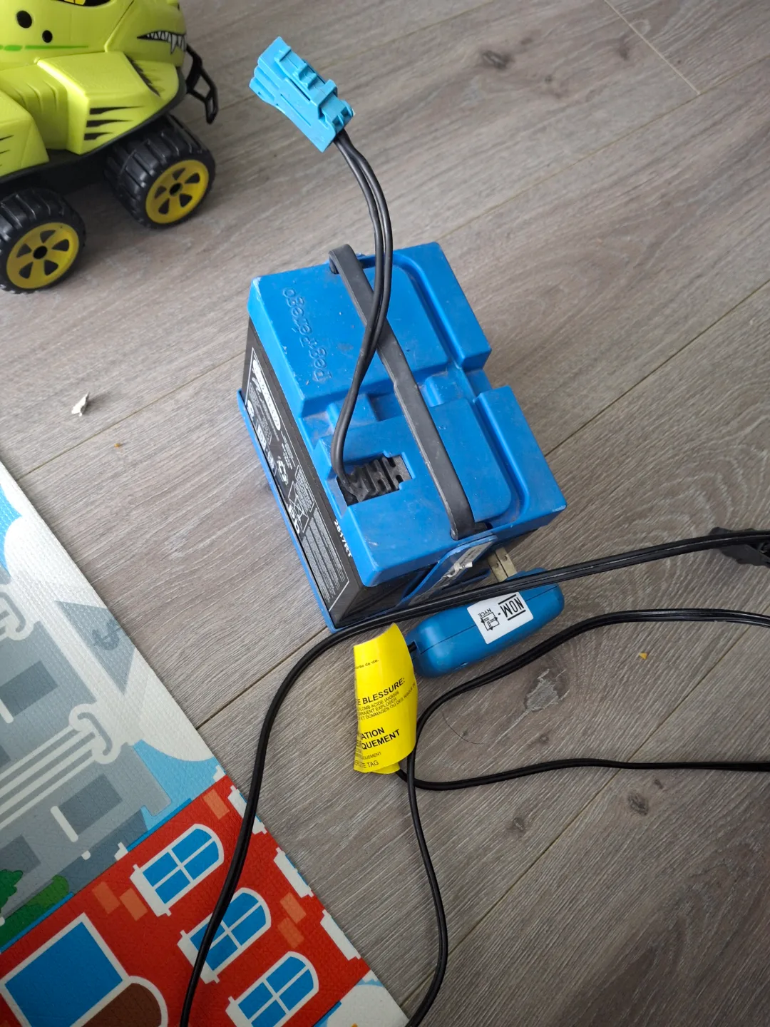 Peg Perego 12V Battery and Charger for Ride-On Toys image indicator(4)