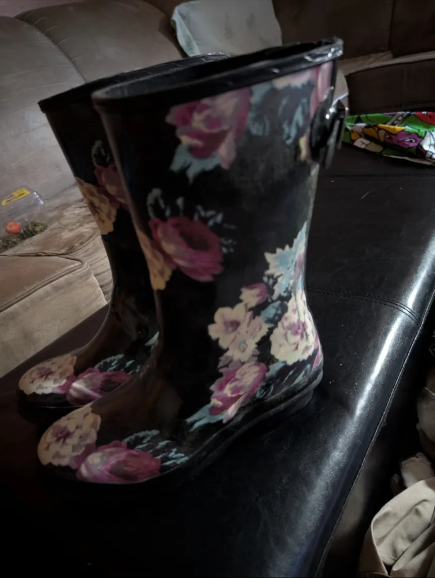 🥕Women's Floral Rain Boots - Size 8M thumbnail