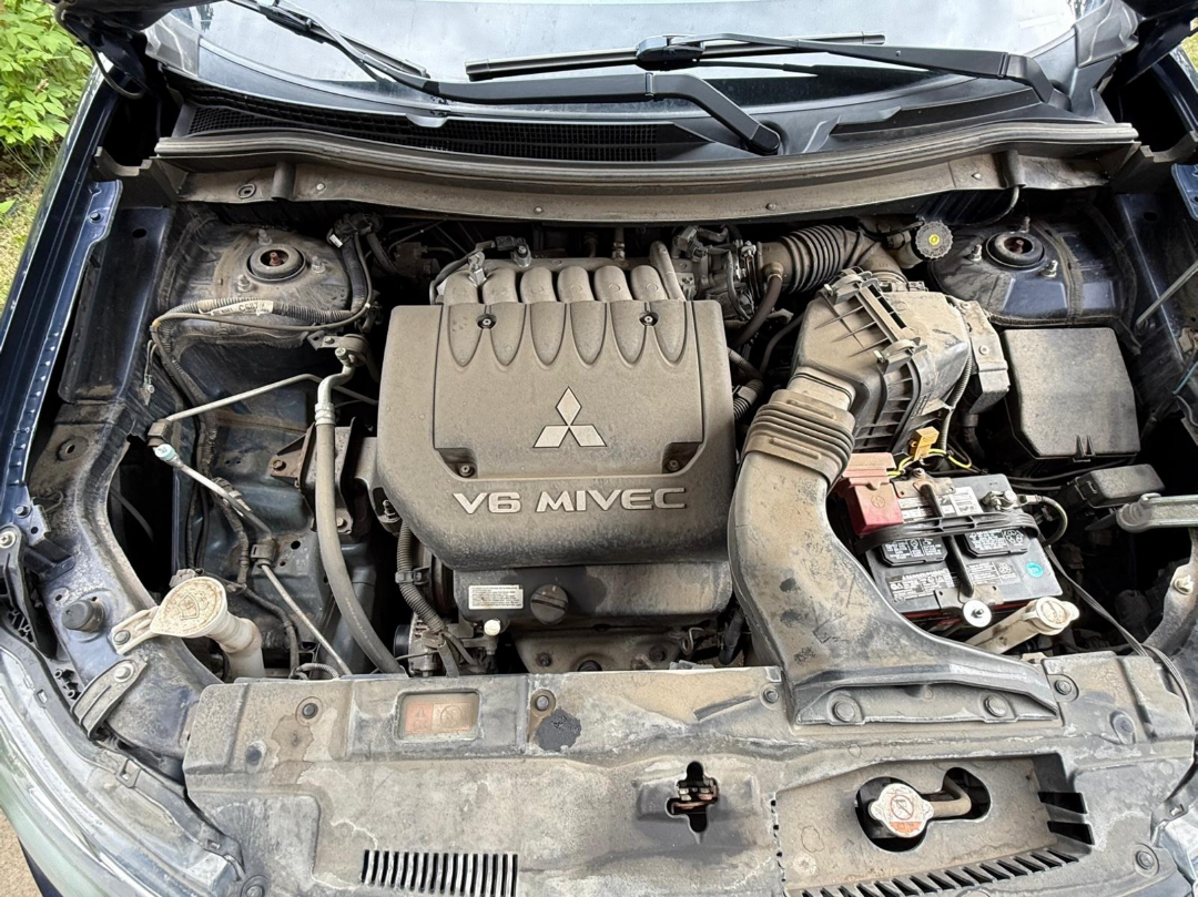2014 Mitsubishi Outlander SE V6 4DR AWD - photo 3
