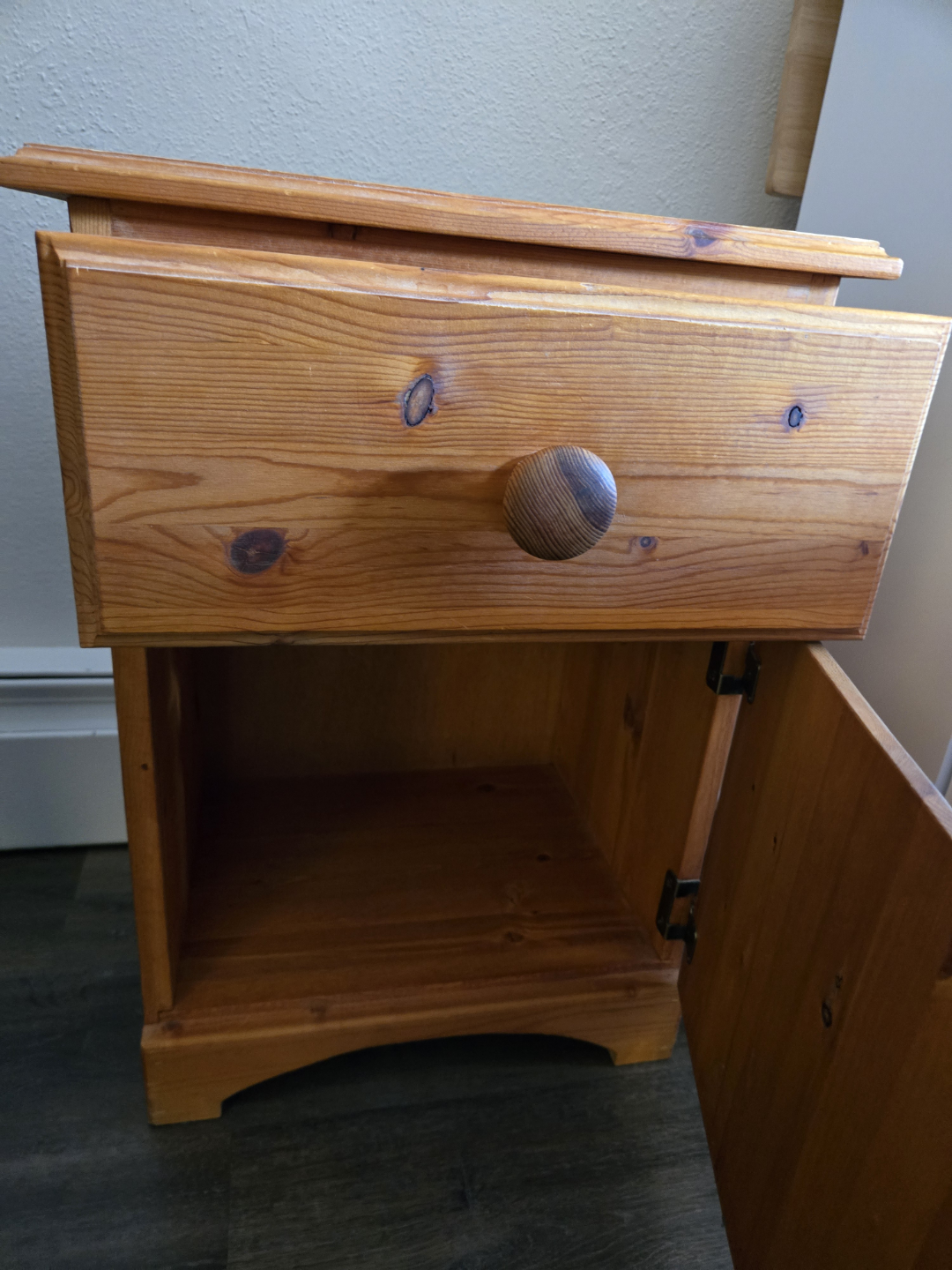 Wooden Bedside Table - photo 2