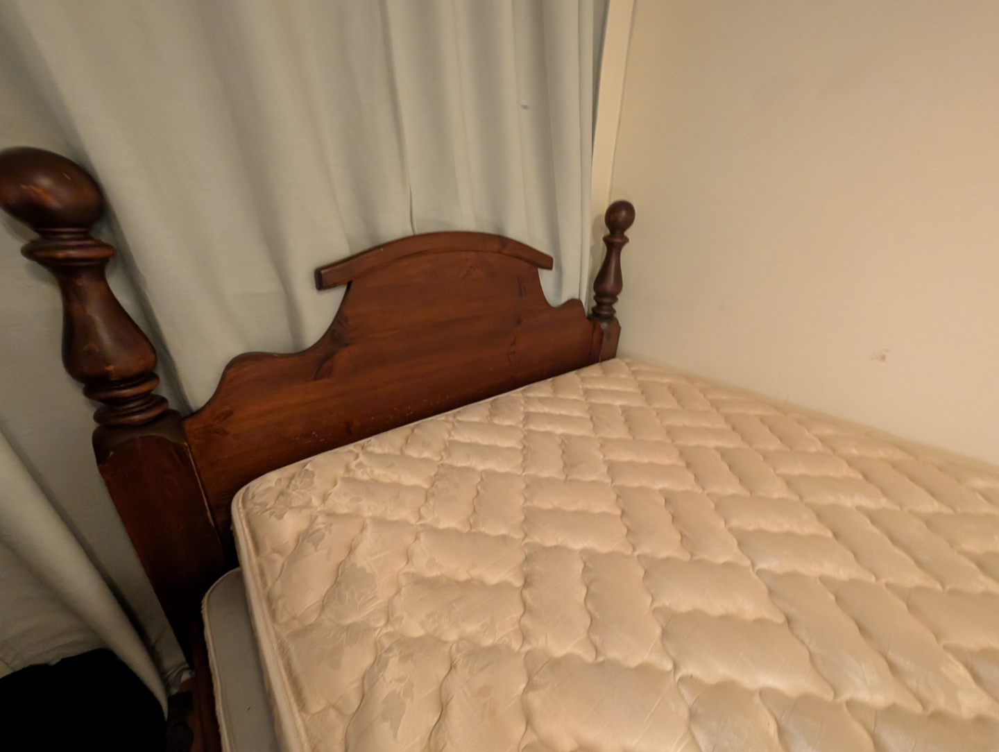 Queen bed frame with mattress - photo 3