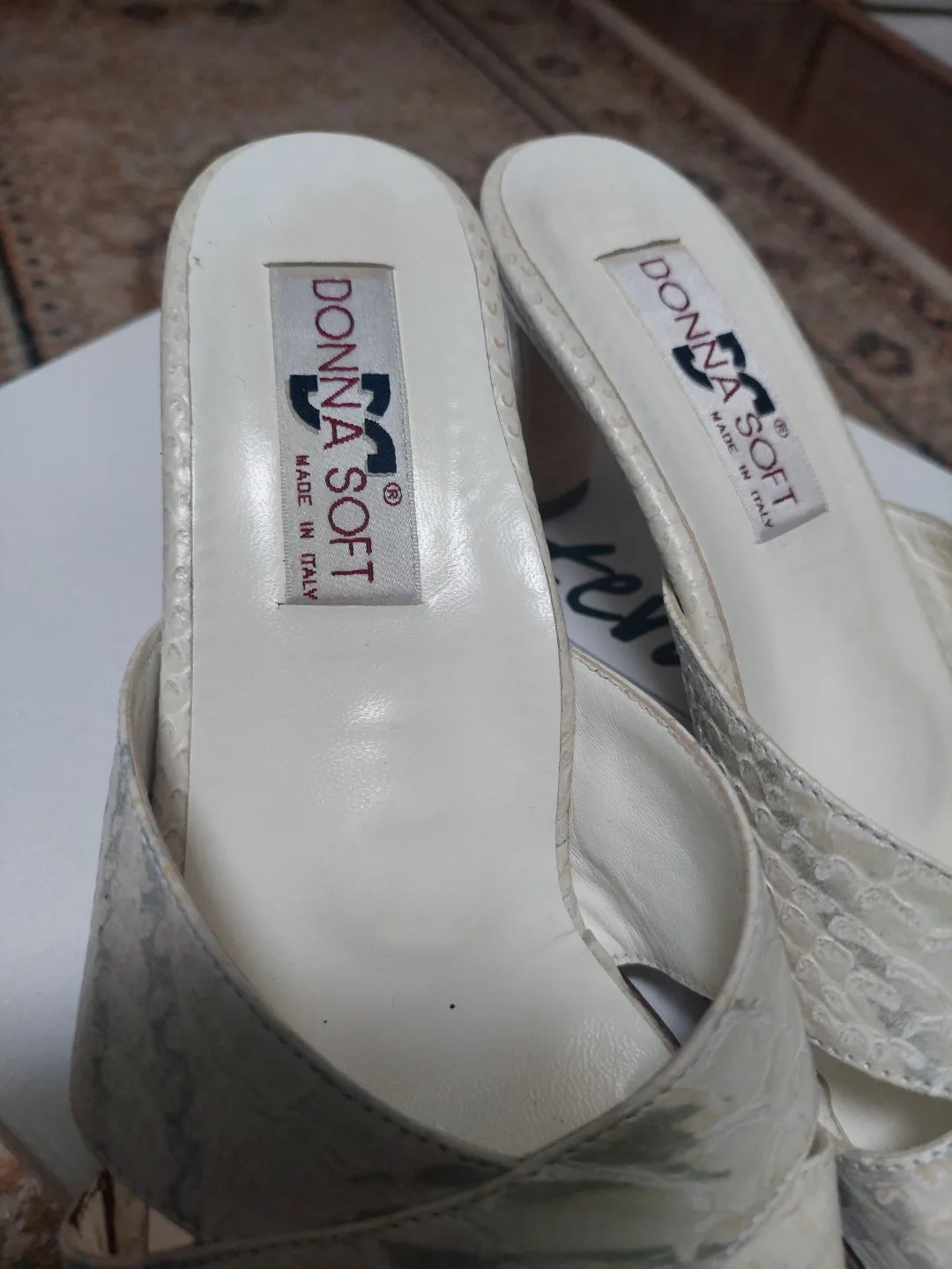 Donna Soft Italian Leather Slides - Size 39 #freecycle image indicator(2)