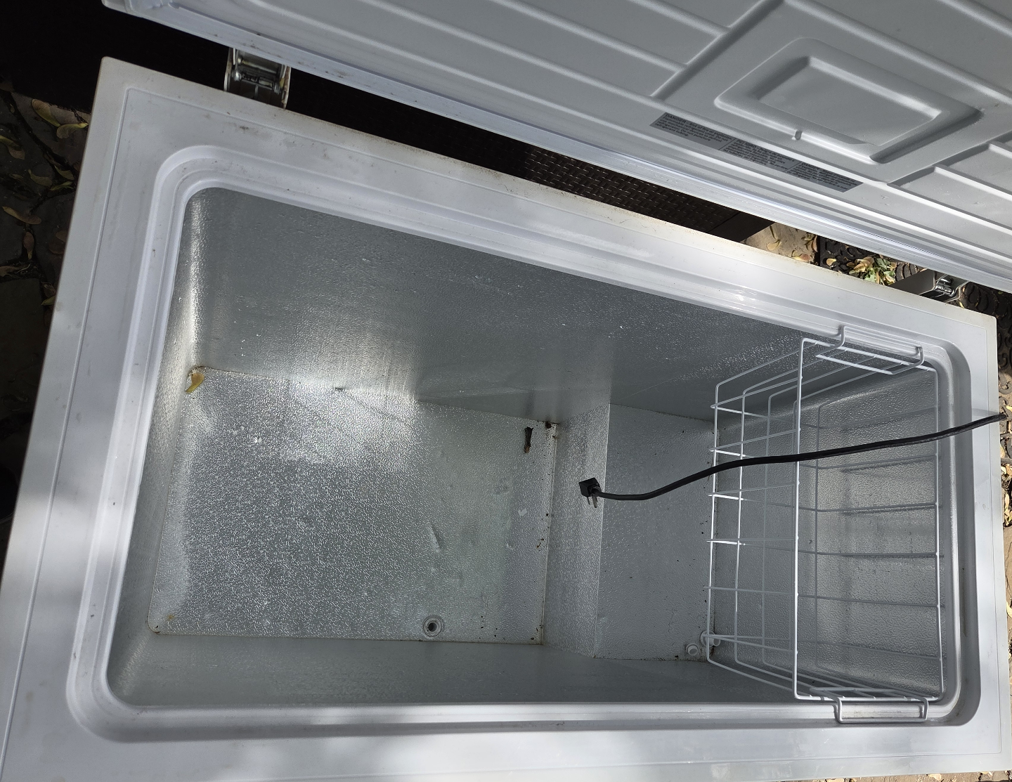 Small 37" Chest Freezer - photo 3