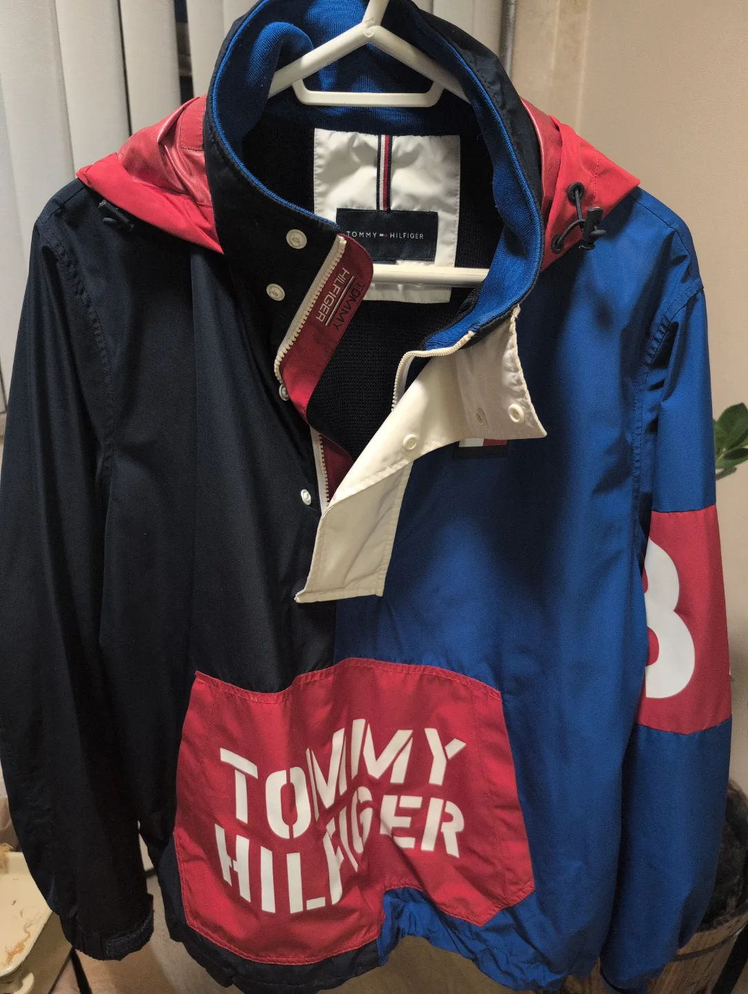 Tommy Hilfiger Men's Size Medium Colour-Block Windbreaker Jacket thumbnail