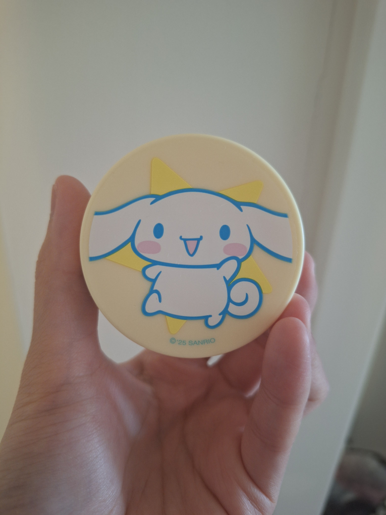 Innisfree No-sebum Mineral Powder - Cinnamoroll Limited Edition