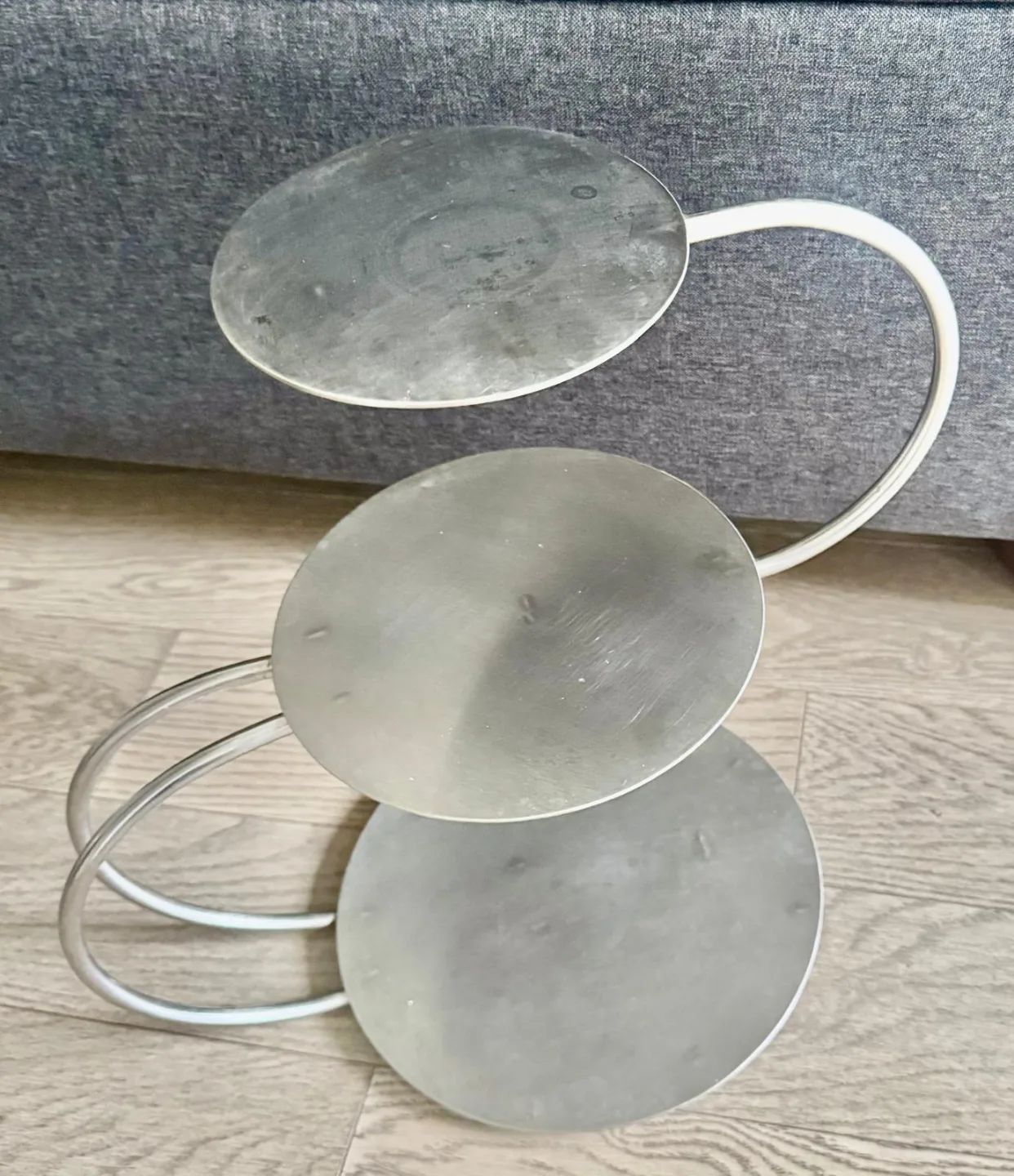 Three-Tiered Metal Cake or Serving Stand image indicator(2)