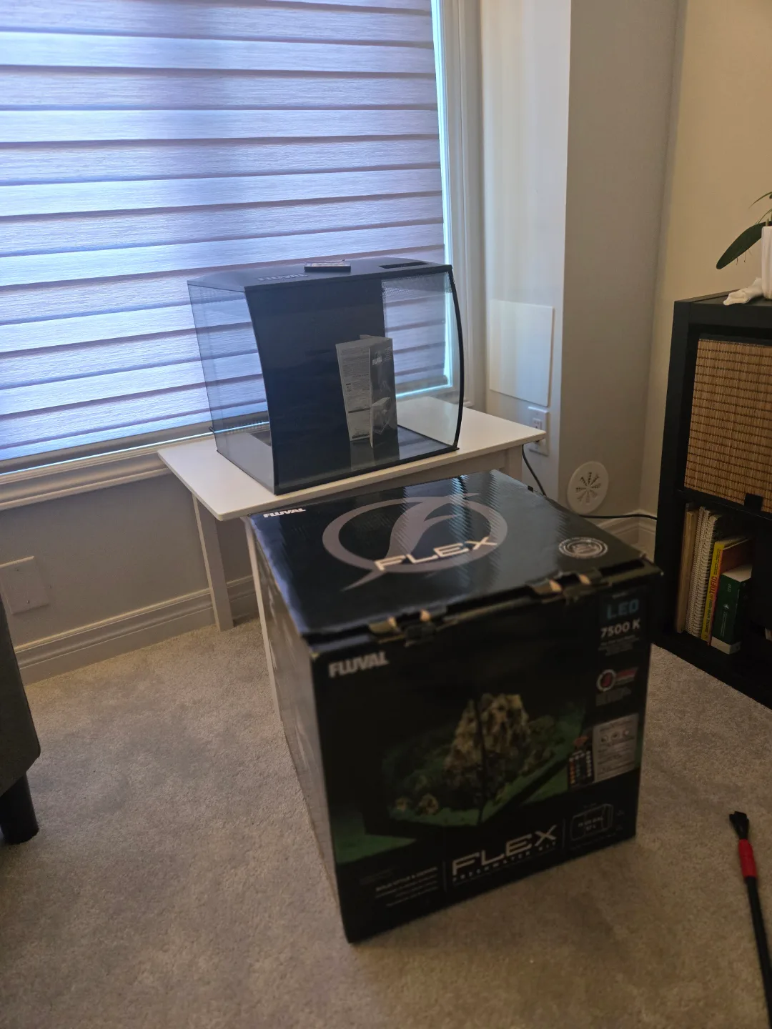 Fluval Flex 15 Gallon Aquarium Kit image indicator(2)