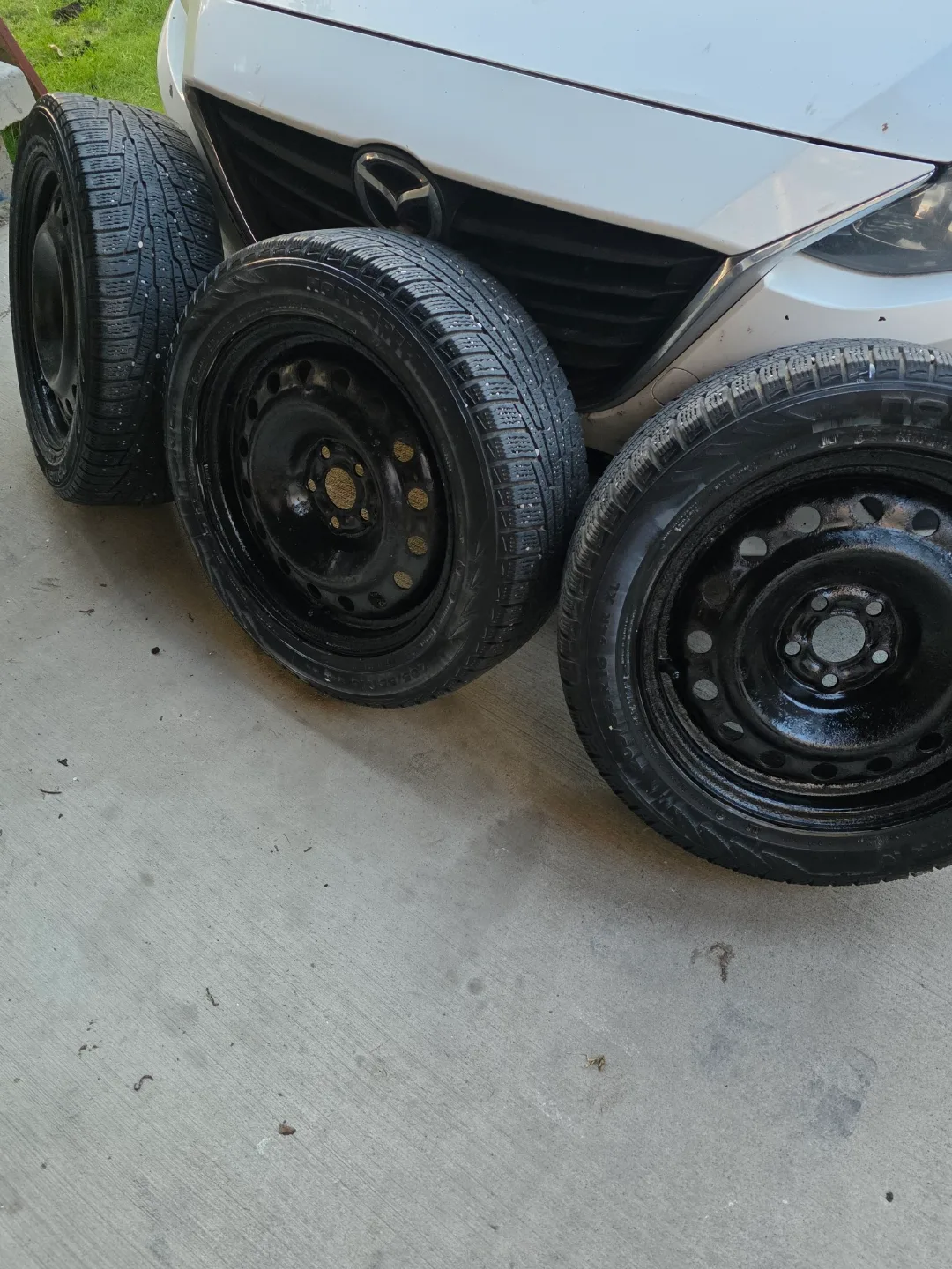 Four Used Nokian Hakkapeliitta R2 Winter Tires on Steel Rims image indicator(3)