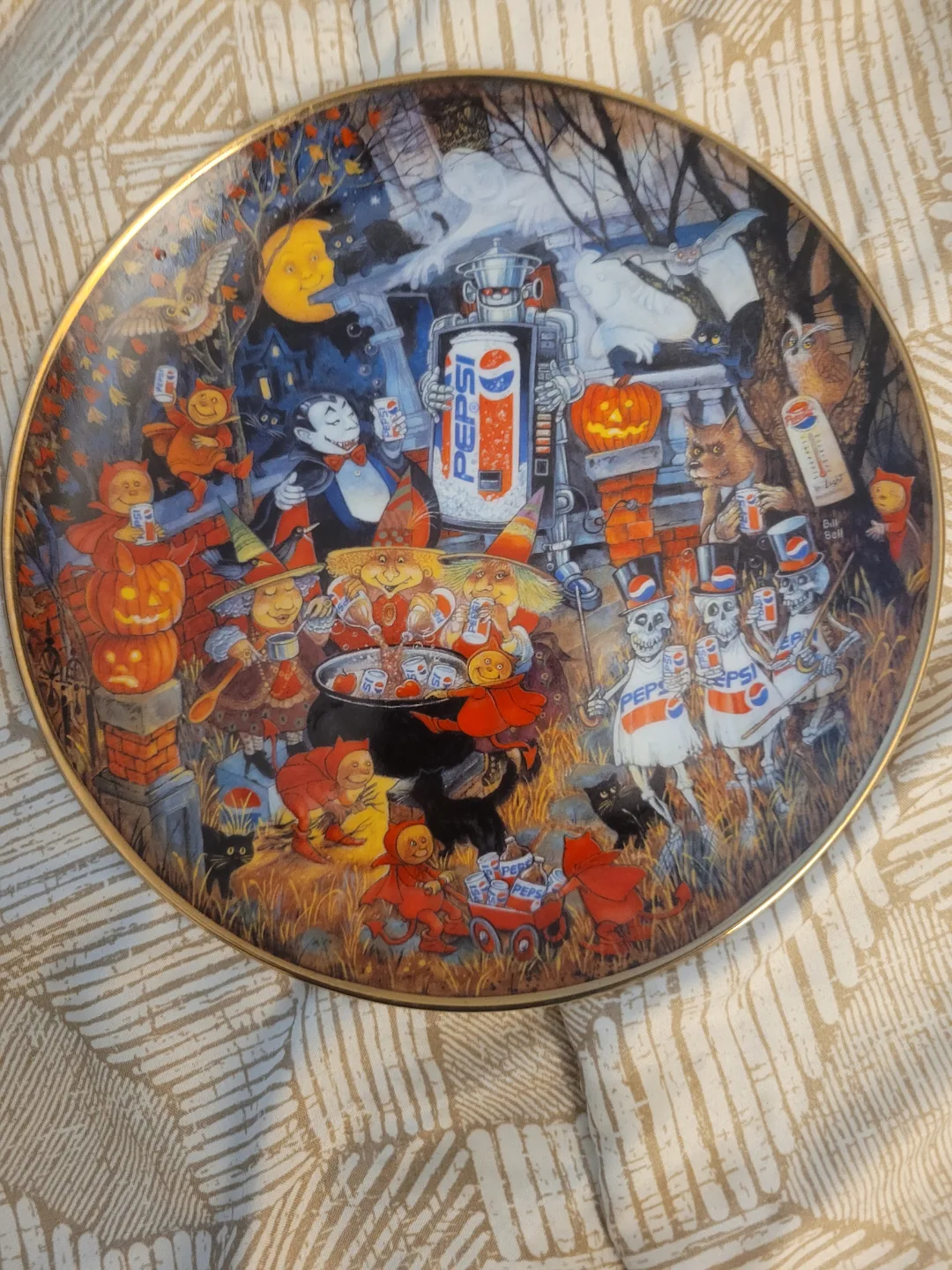 Limited Edition Pepsi-Cola Halloween Collector's Plate image indicator(2)