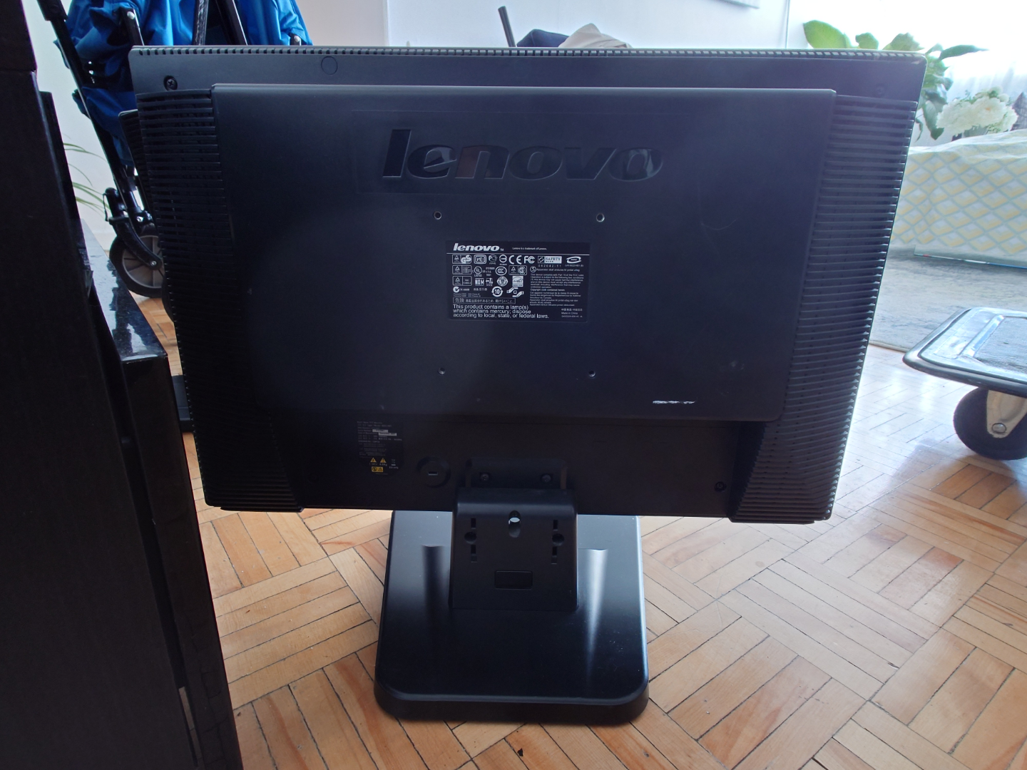 Pair of Lenovo 22-inch LCD Monitors - photo 4