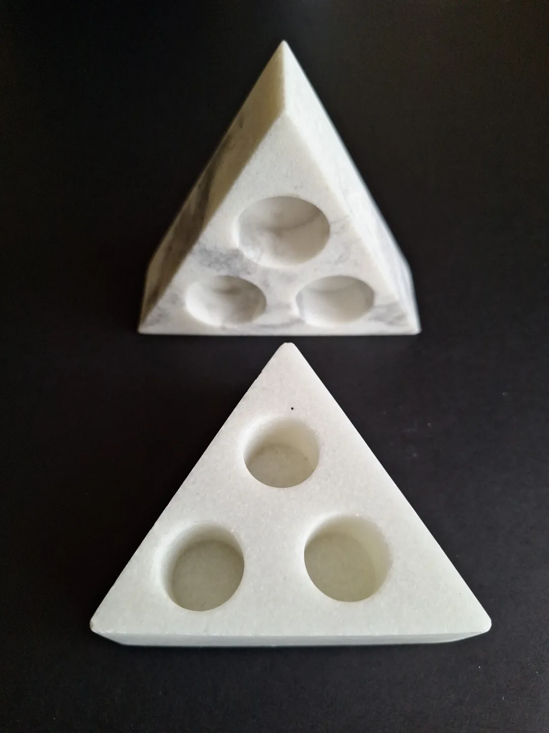 Two Saje Marble Triangle Essential Oil Holders image indicator(2)