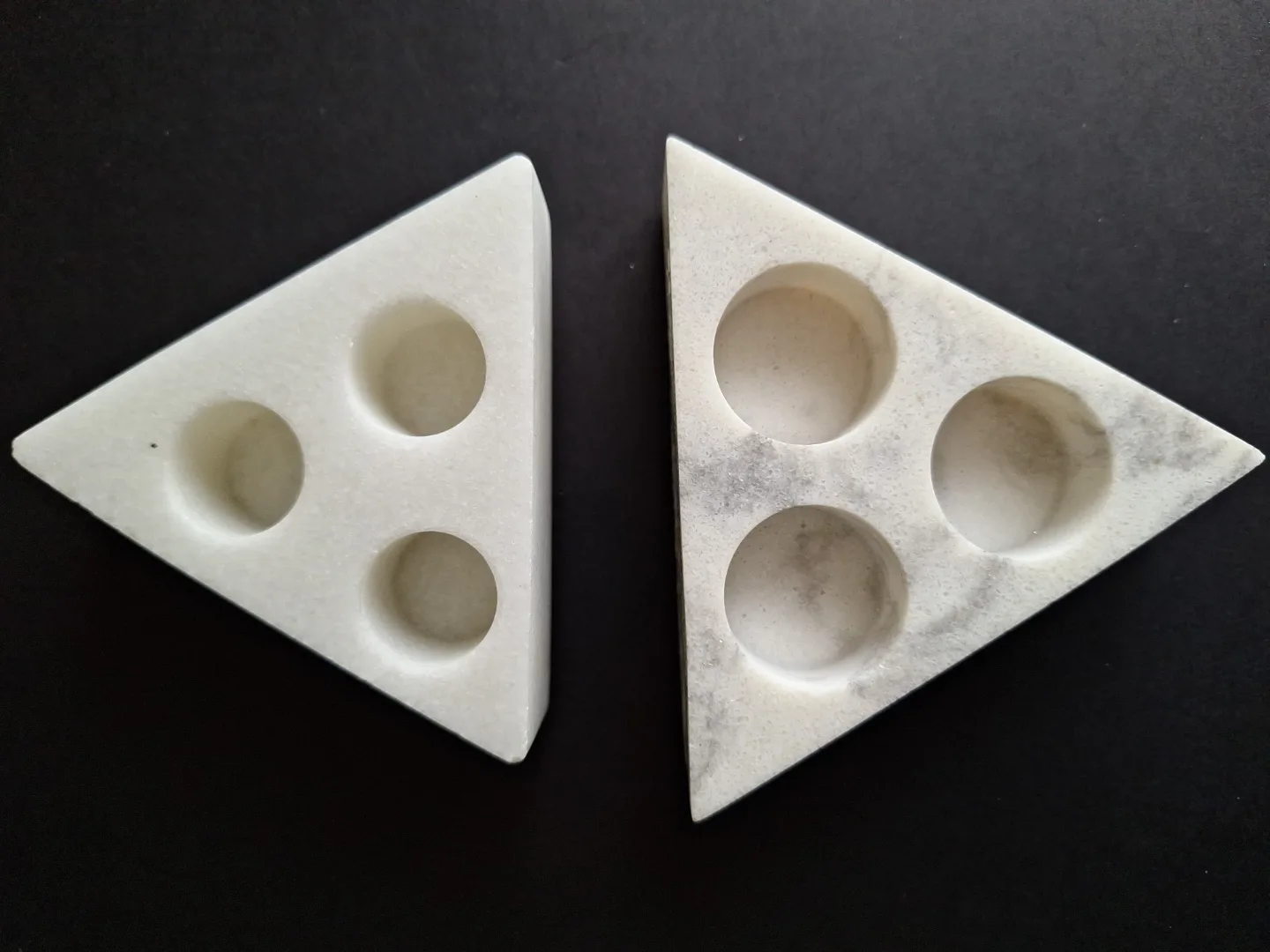 Two Saje Marble Triangle Essential Oil Holders image indicator(3)