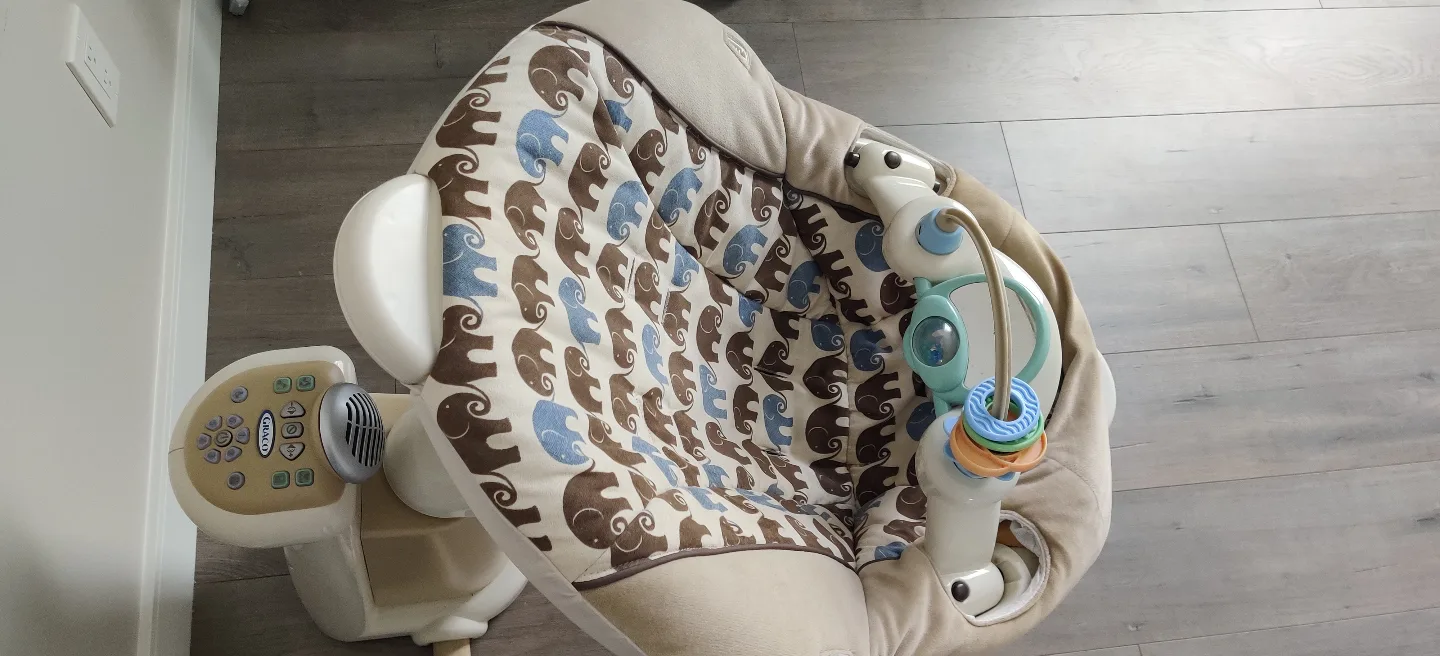 Graco Baby Swing - Elephant Design - Graco Sweet Peace Soother image indicator(6)