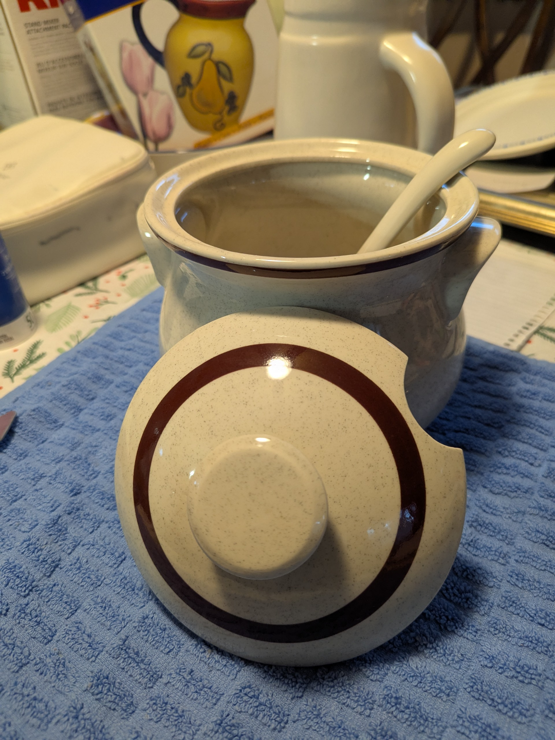 Vintage speckled ceramic soup tureen with lid and spoon - photo 5