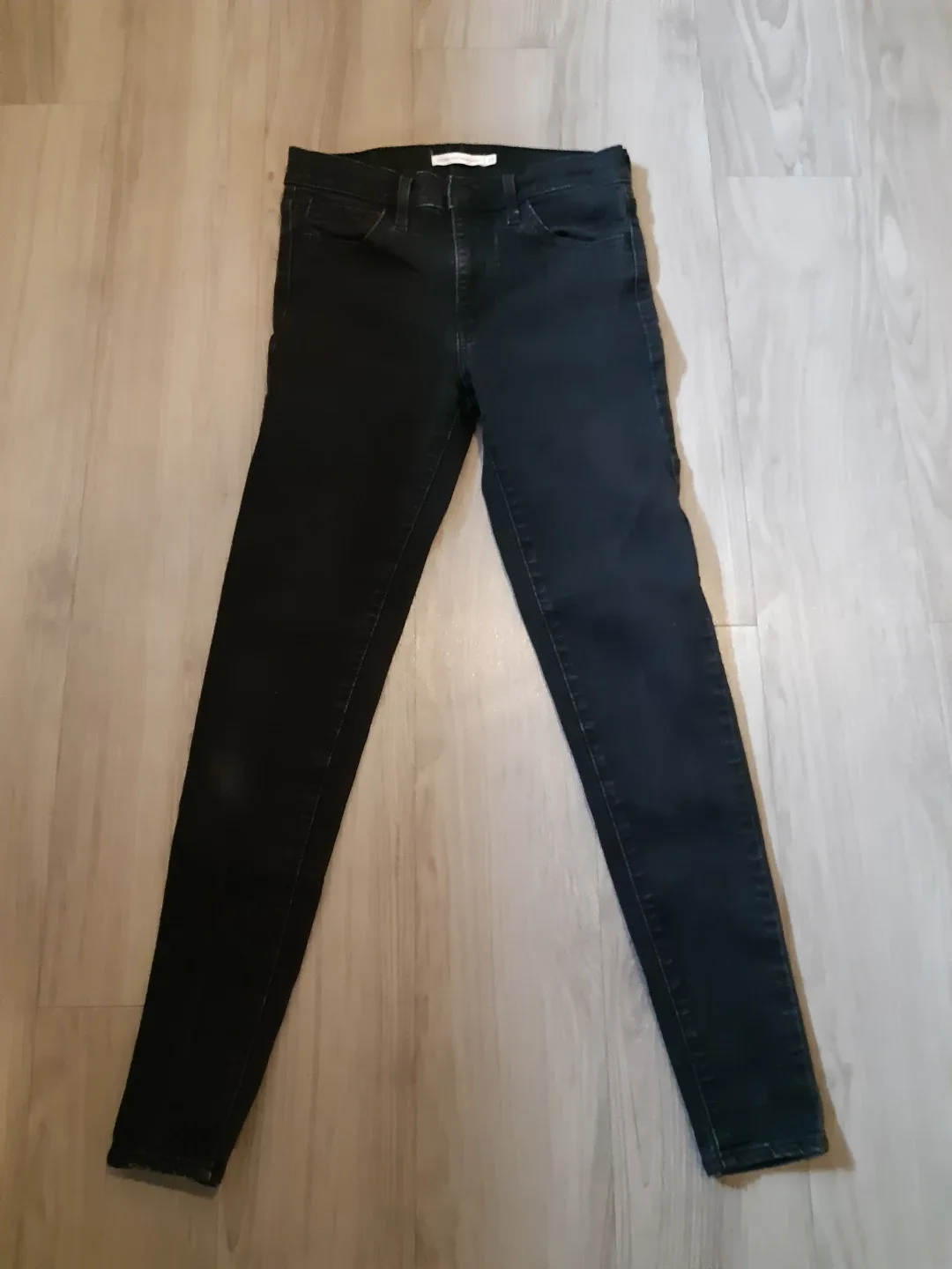 Levi's 720 High Rise Super Skinny Women's Size 27 - Black image indicator(5)