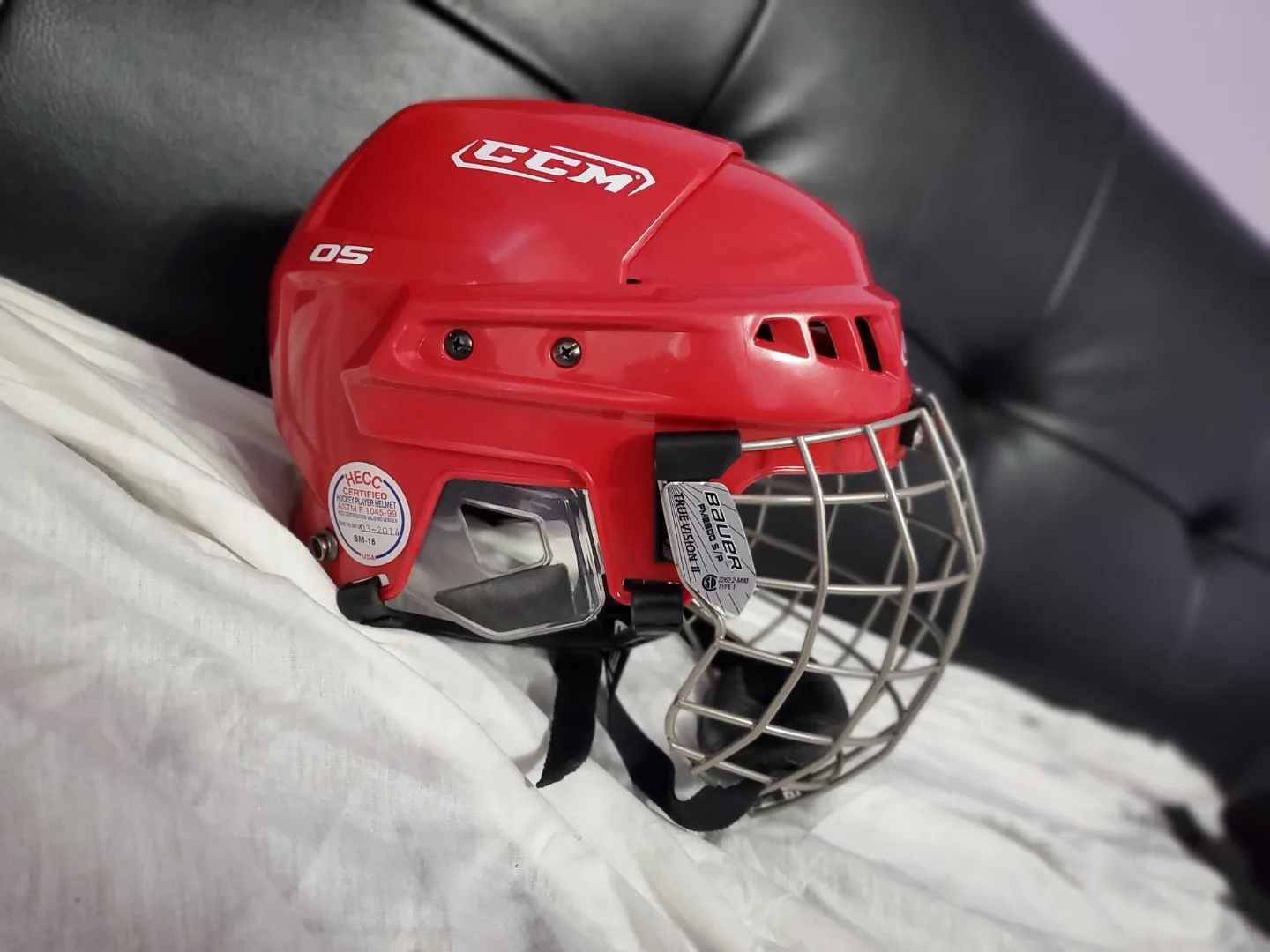CCM Red Hockey Helmet with Bauer Cage (Certified hockey helmet) image indicator(5)