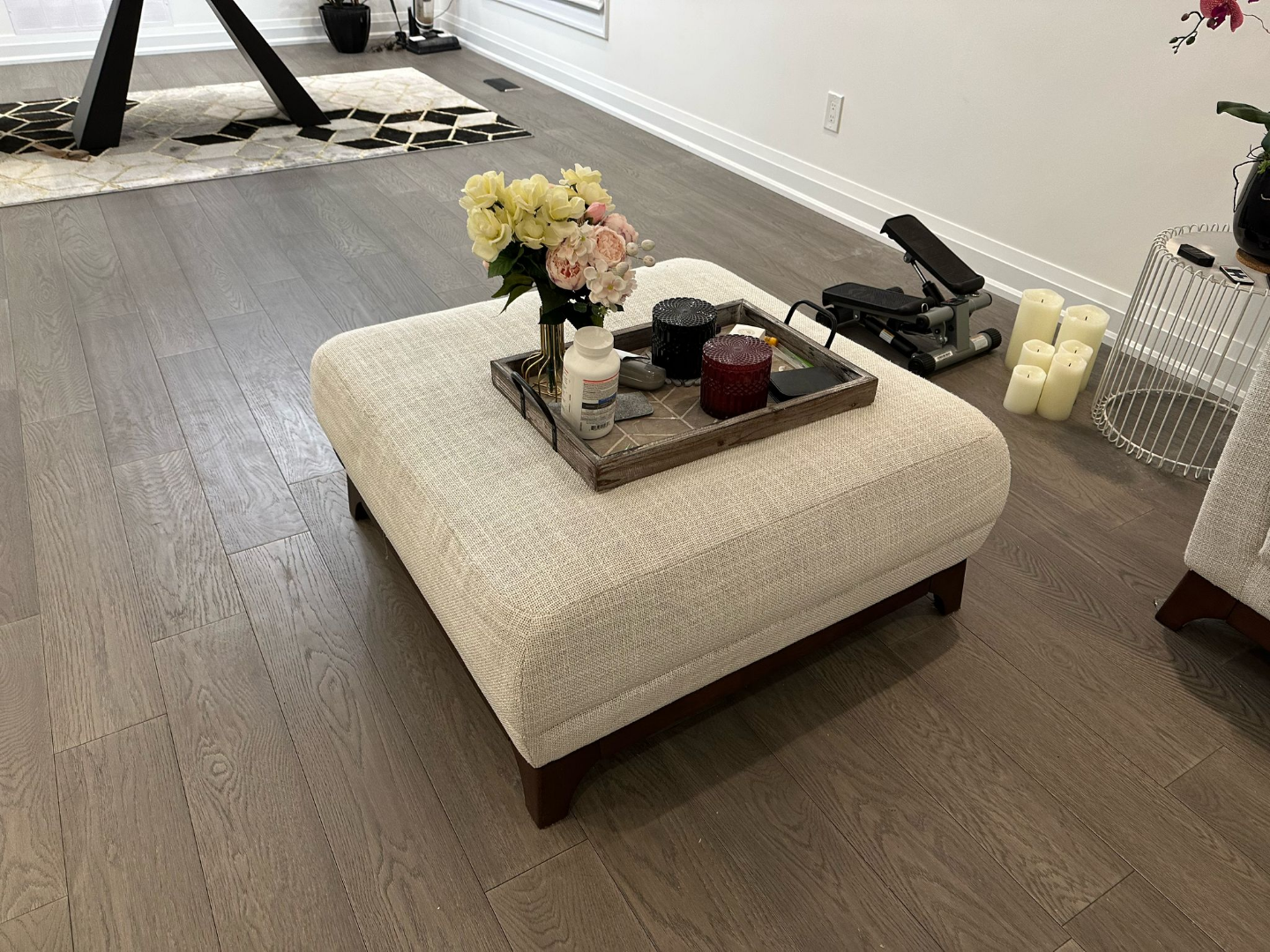 Modern and stylish Sofa + ottoman - photo 2