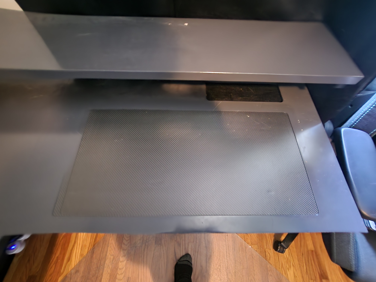 L-Shaped Gaming Desk with LED Lights (CAN DELIVER) - photo 3