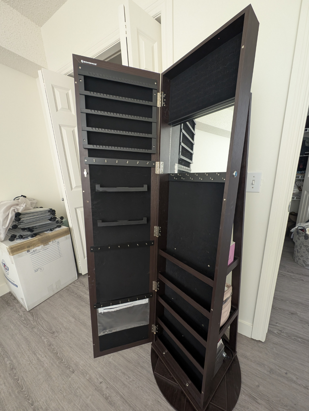 Full-Length Mirrored Jewellery Armoire - photo 2