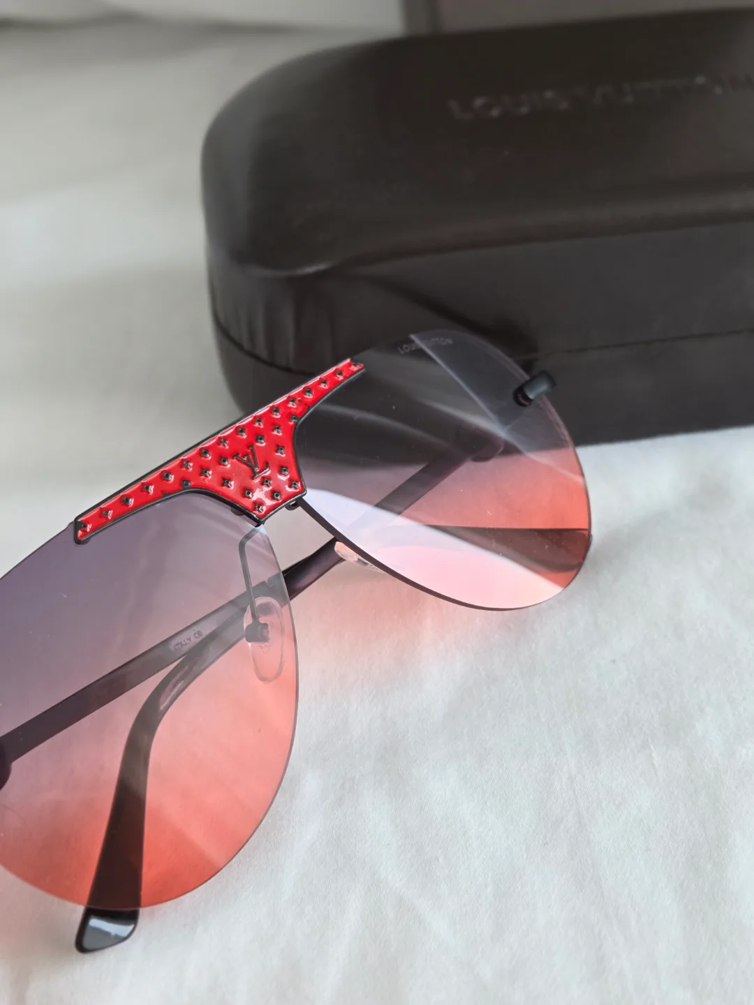 Louis Vuitton Sunglasses Aviator Style Red Accents image indicator(3)
