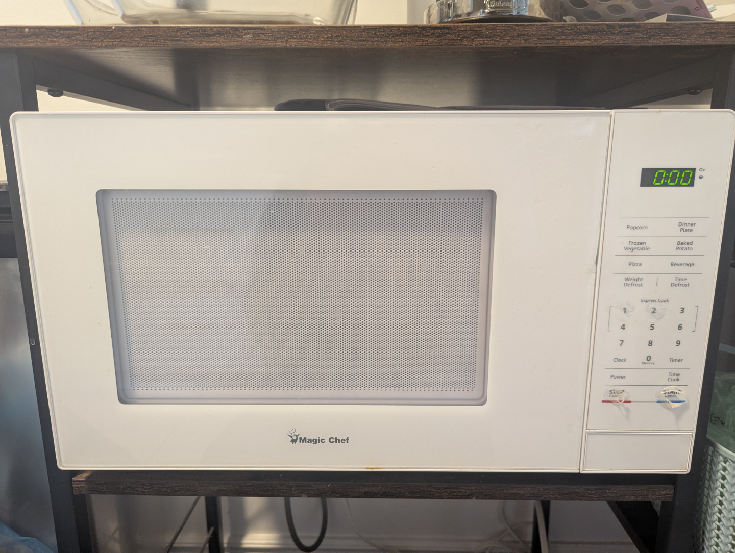 Magic Chef Microwave - photo 2