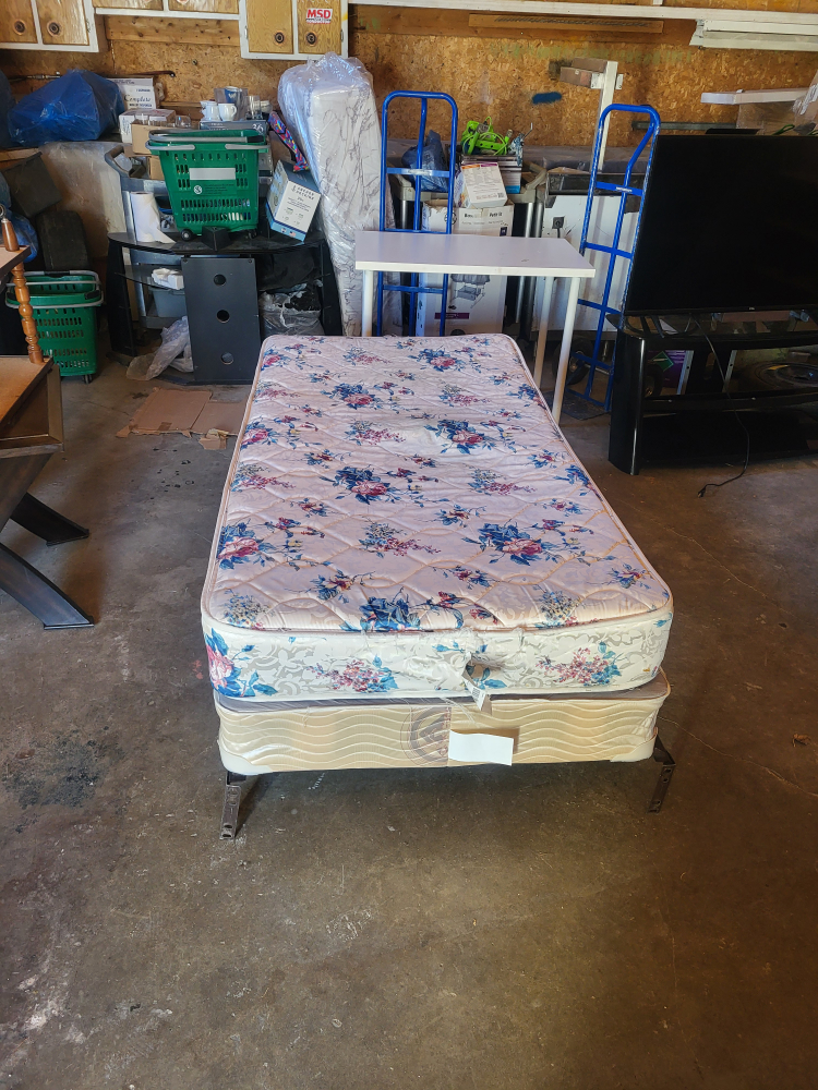 Twin Mattress and Box Spring Set - Floral Pattern - photo 2