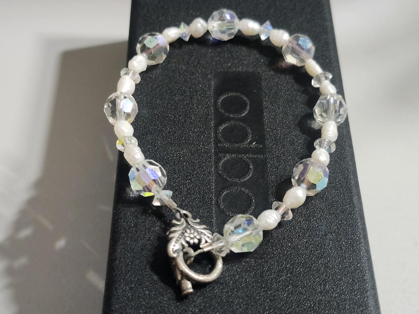 Elegant Beaded Bracelet with Crystal and Pearl Accents