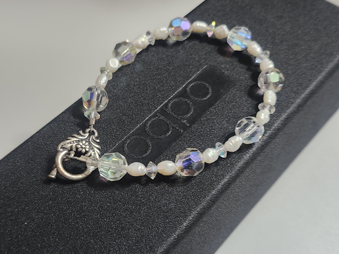 Elegant Beaded Bracelet with Crystal and Pearl Accents - photo 2