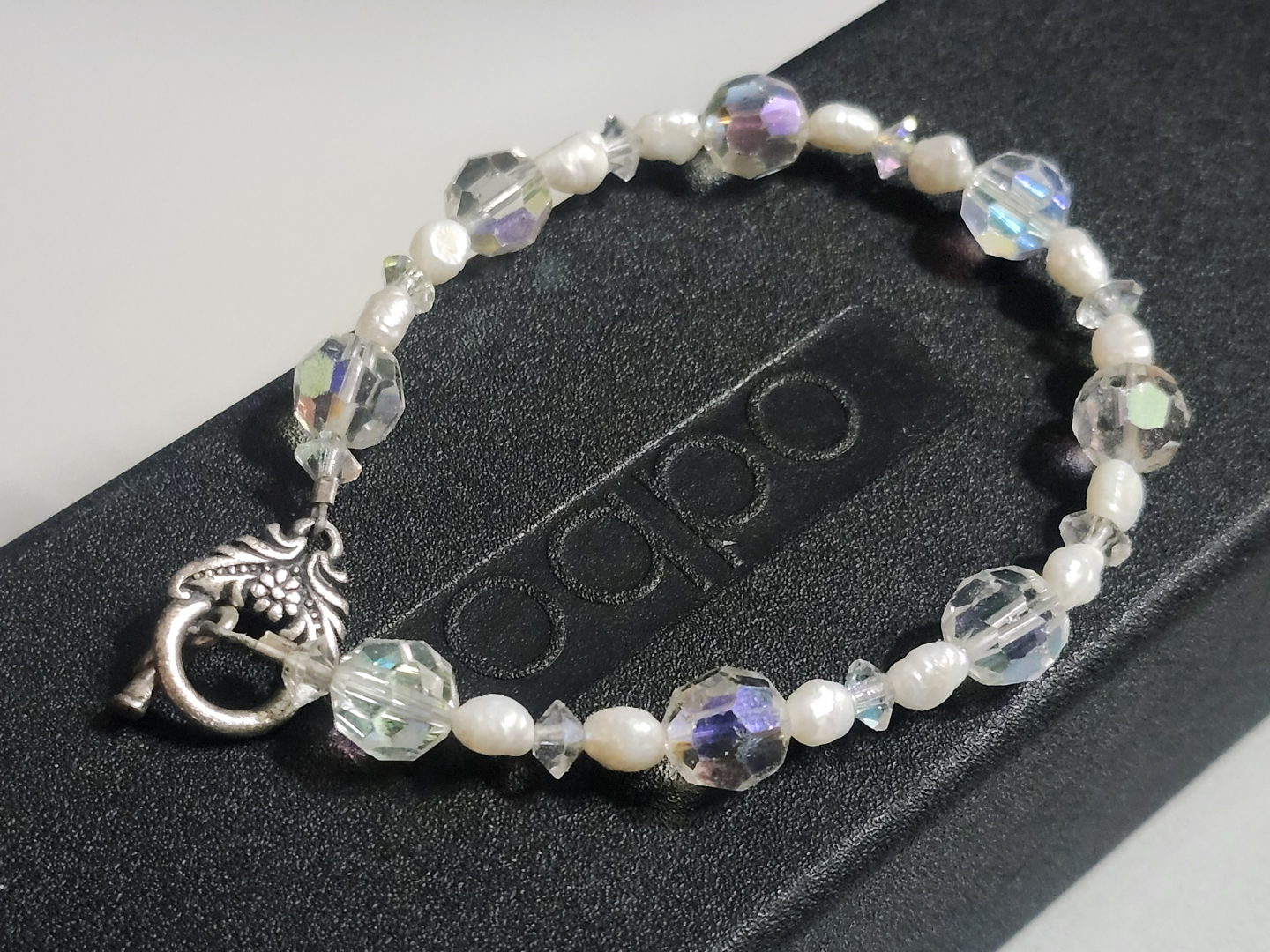 Elegant Beaded Bracelet with Crystal and Pearl Accents - photo 3