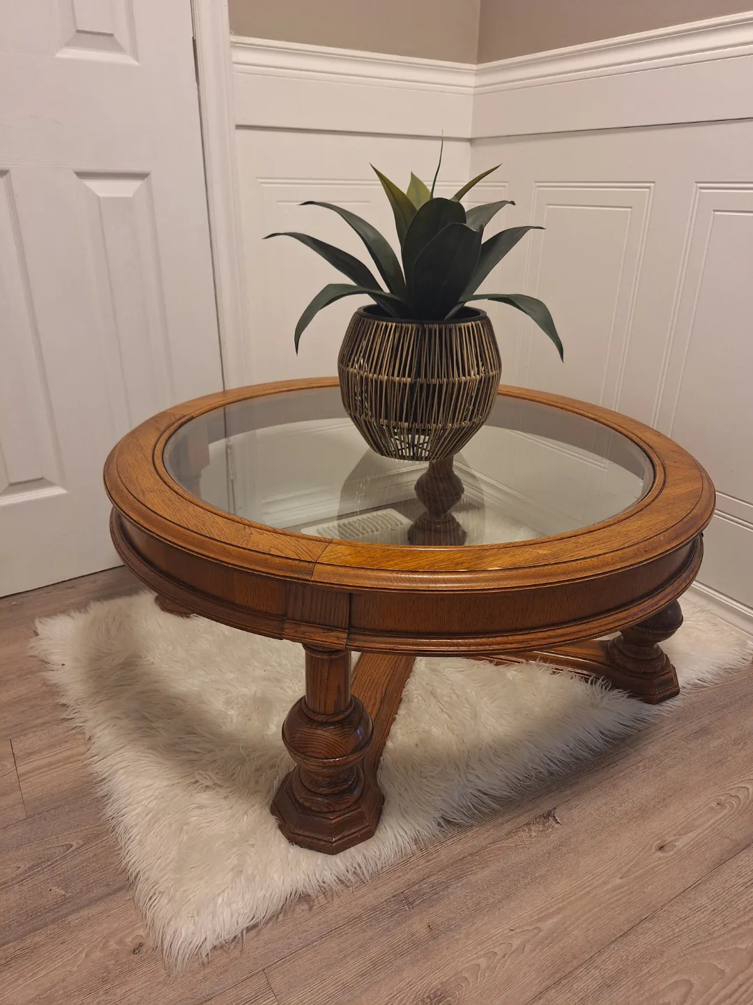 Sklar-Peppler Round Glass top table image indicator(4)