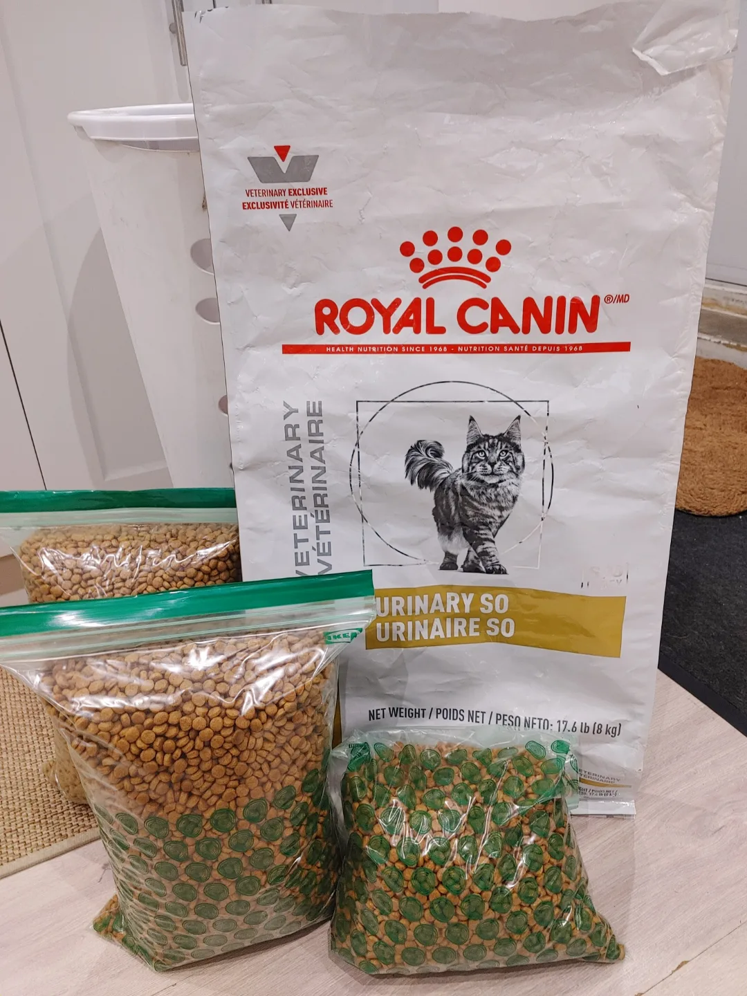 Royal Canin Veterinary Urinary SO Cat Food thumbnail