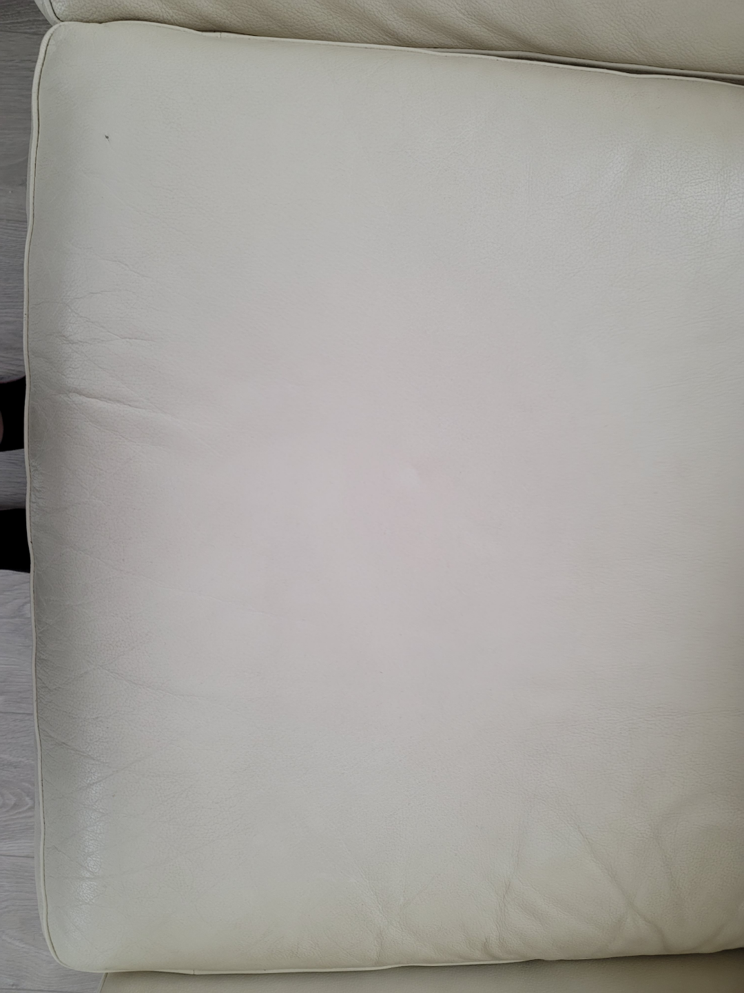 Italian cream color loveseat sofa - photo 3