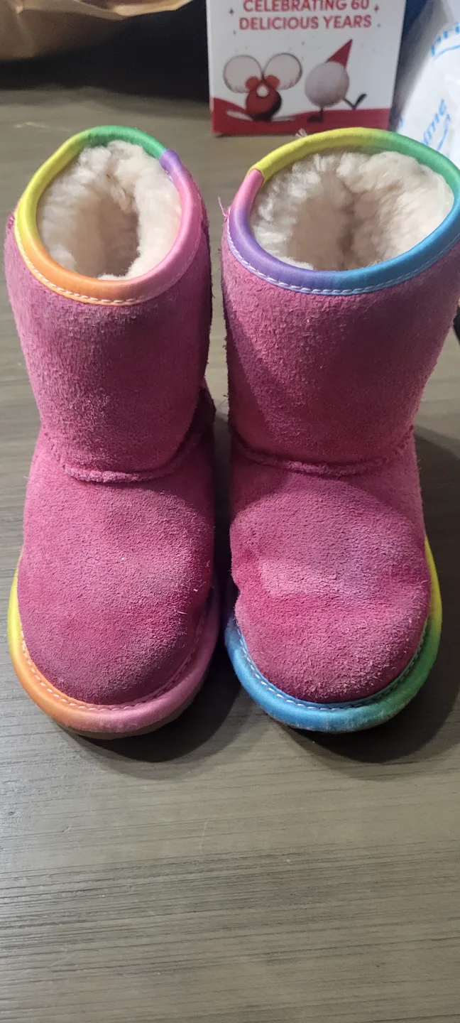 Kids' Shoes..UGG Boots, Nike Jordans different prices ... image indicator(4)