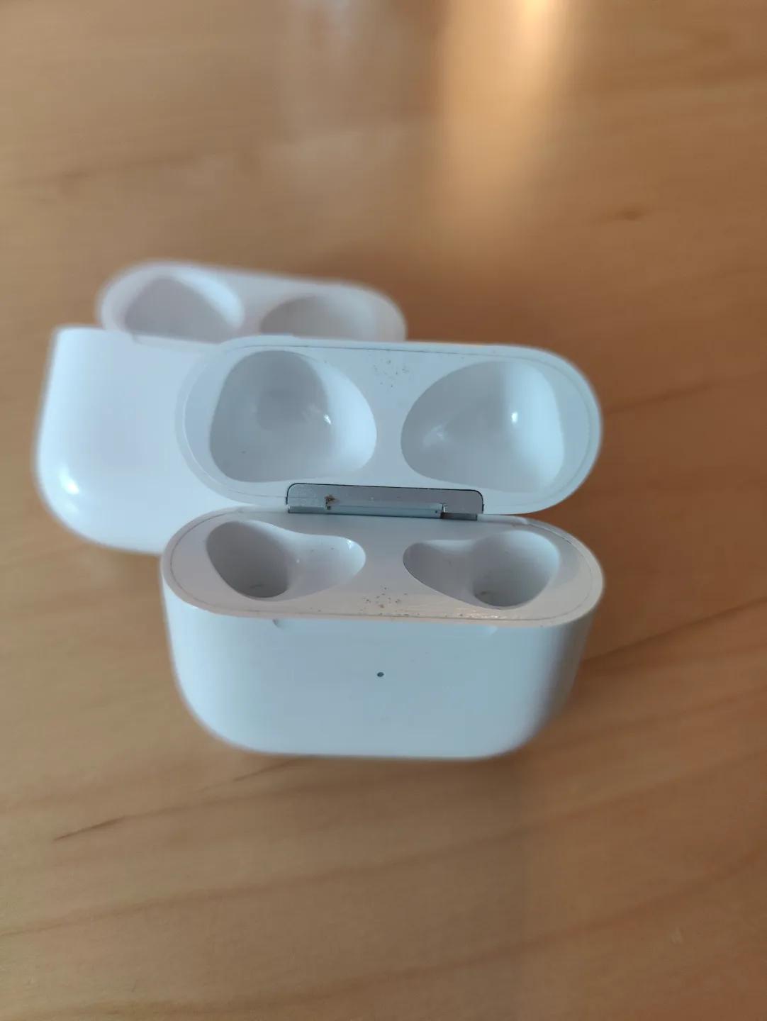 Apple AirPods 3 -  3th Gen. Charging Case Only thumbnail