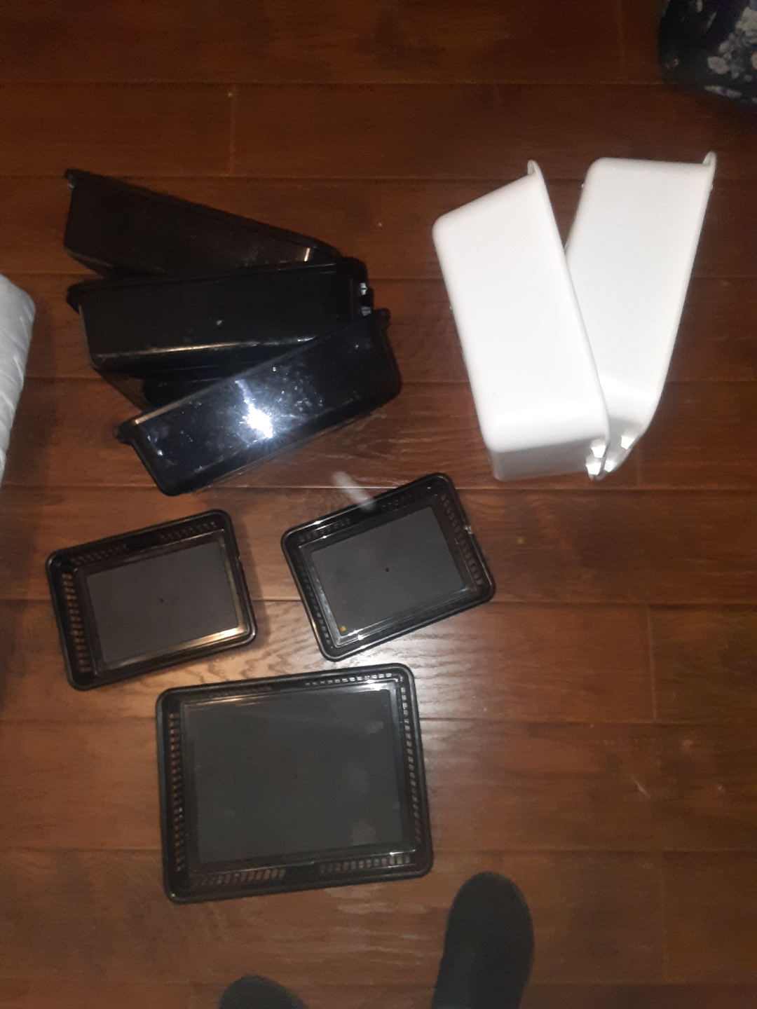 Kitchen Utensil Lot: Serving Trays, Gravy boat - photo 4