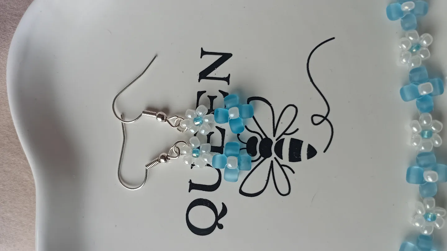 Handmade Daisy Bracelet and Earring Set image indicator(4)