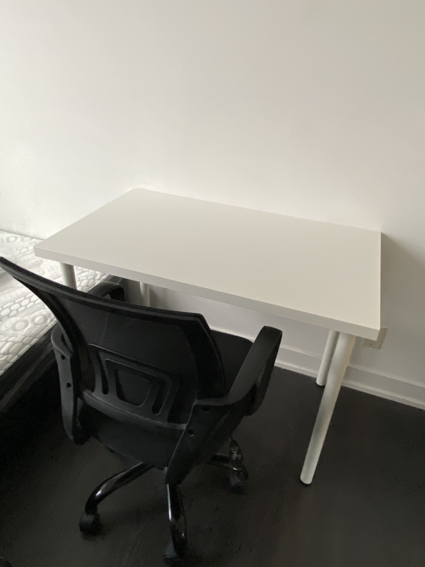 4 legs white table - photo 3