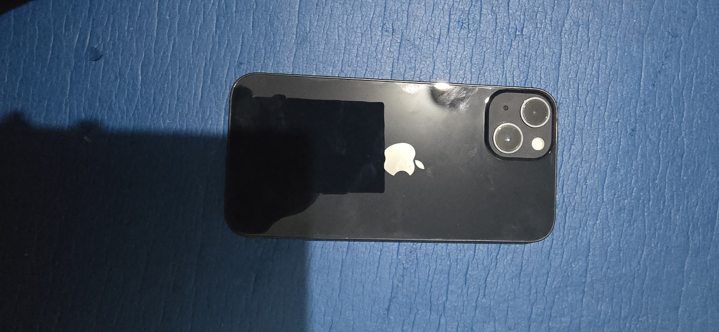iPhone 12 - Cracked Back - 98% Battery Health - photo 3