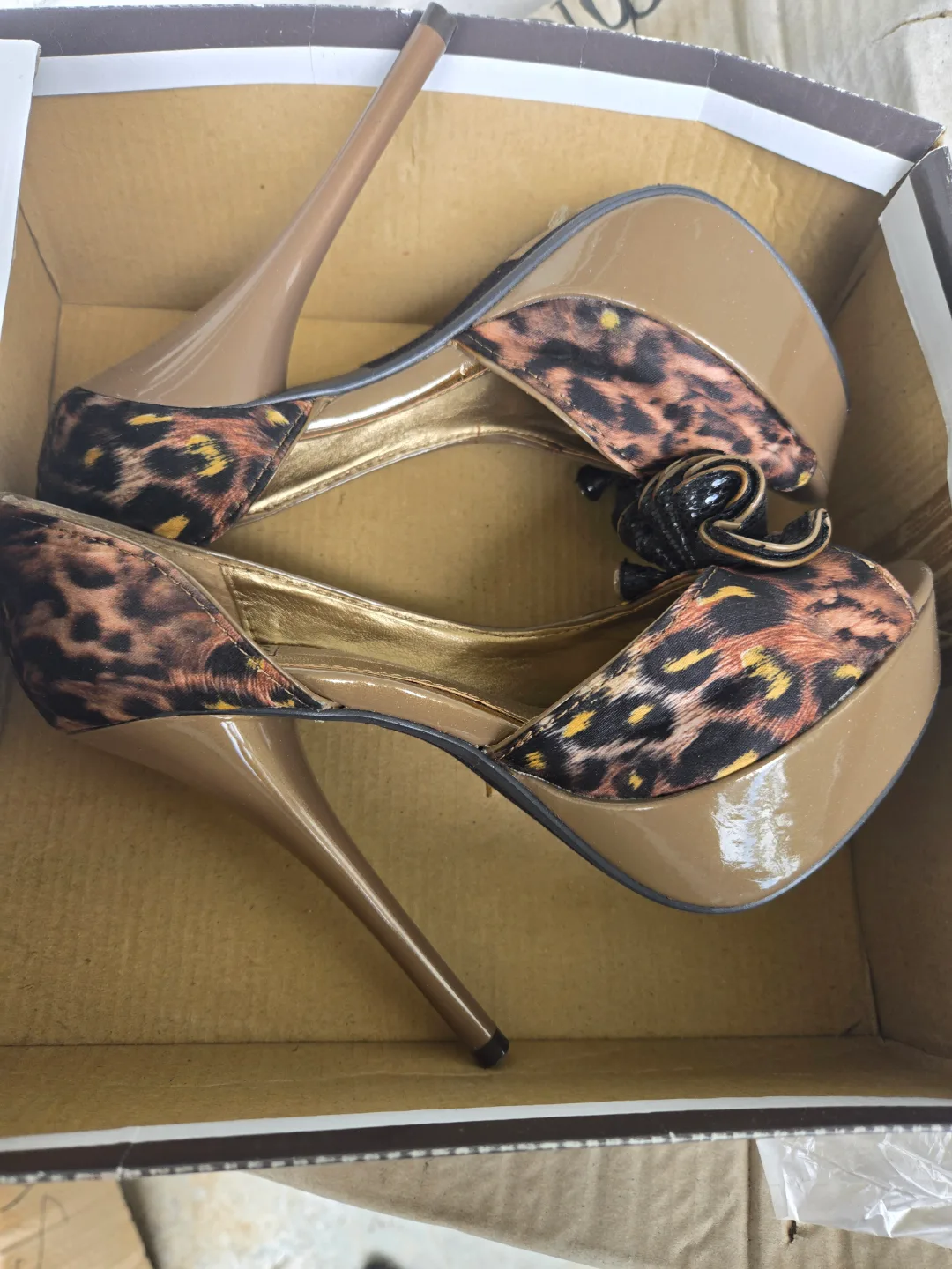 Speed Limit 98 Women's Size 6 Leopard Print Heels thumbnail