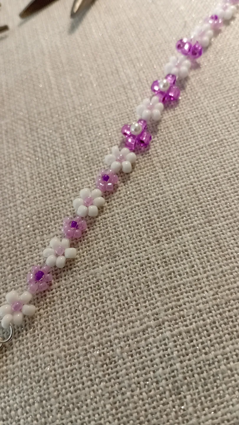 Handmade Beaded Bracelet - Purple and White Flowers image indicator(5)
