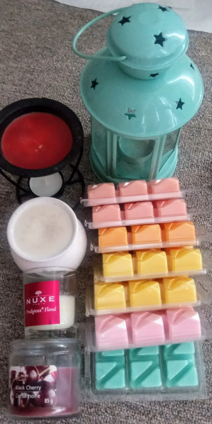 Wax Melts, Candle Warmer & Lantern thumbnail
