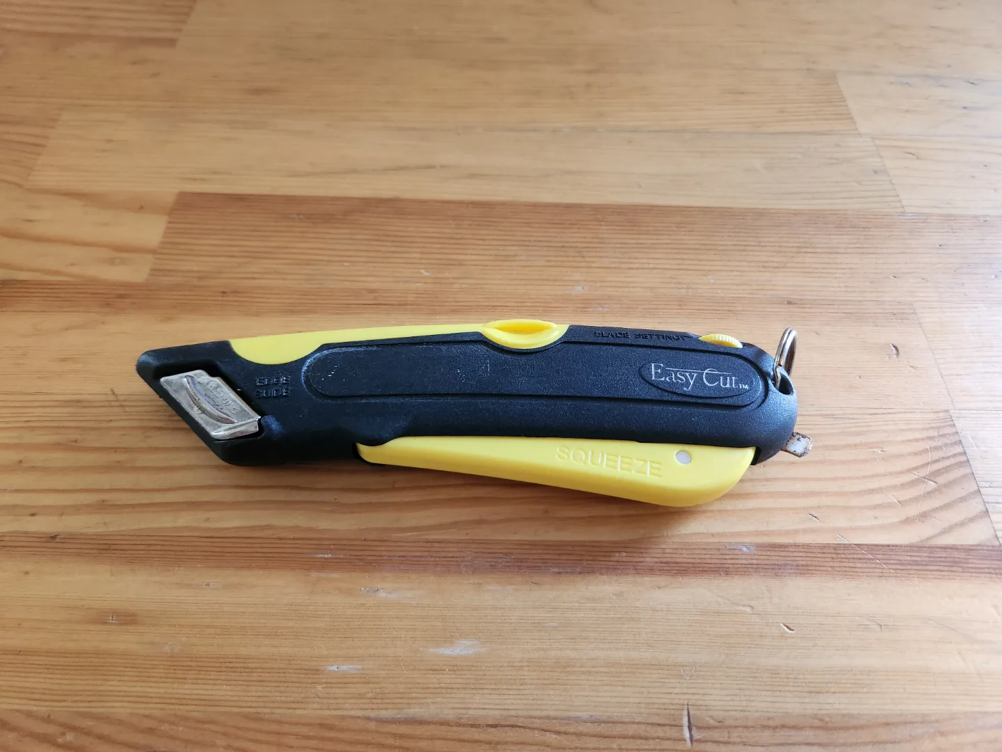 Easy Cut Squeeze Box Cutter 🏒 thumbnail