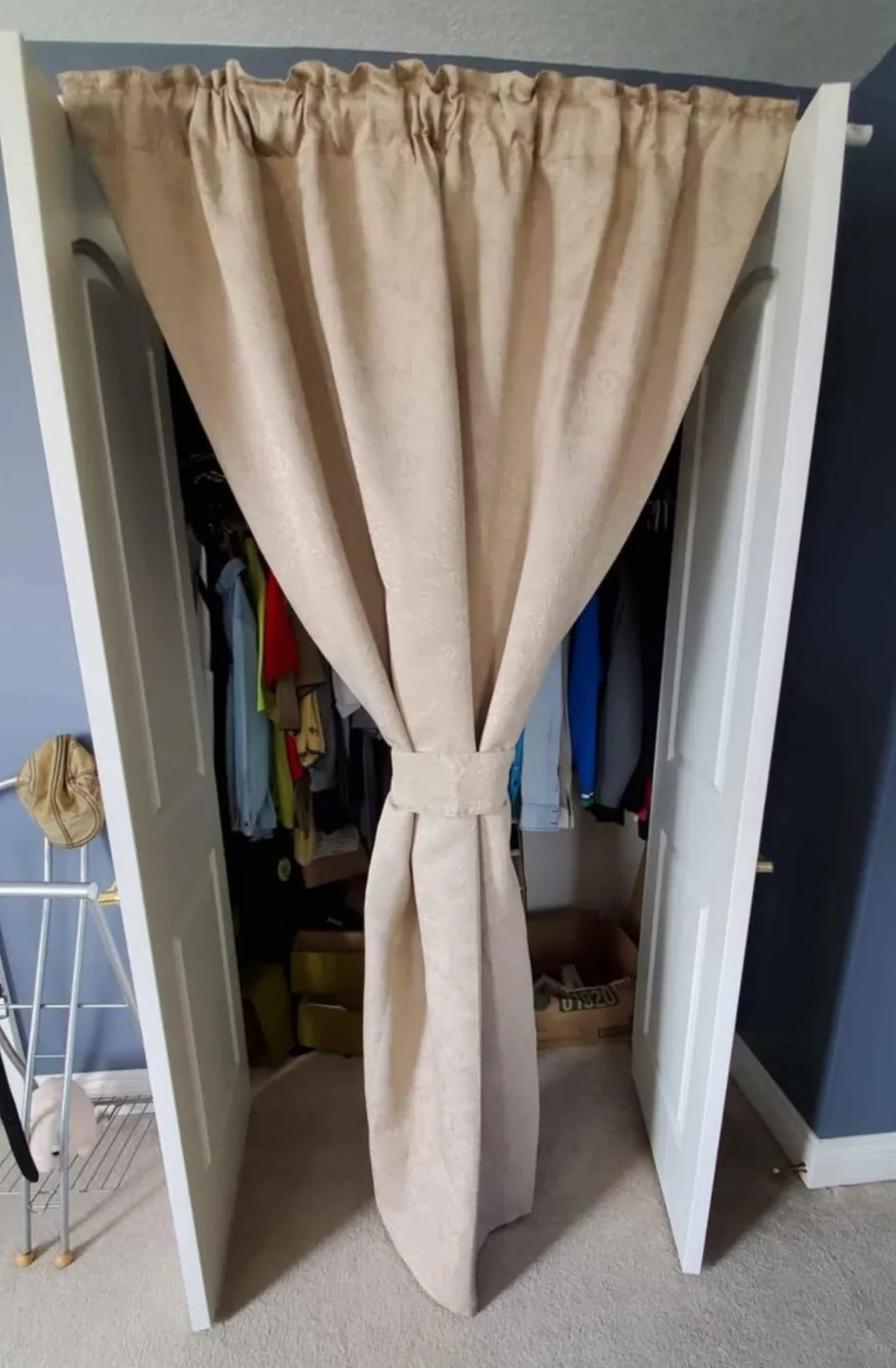 Beige floral patterned curtains image indicator(2)