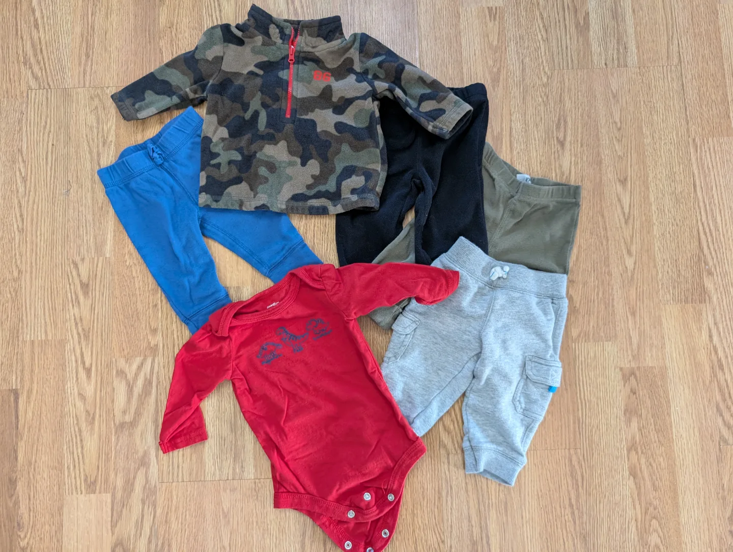 Bundle of 3-6-month-old baby boy clothes thumbnail