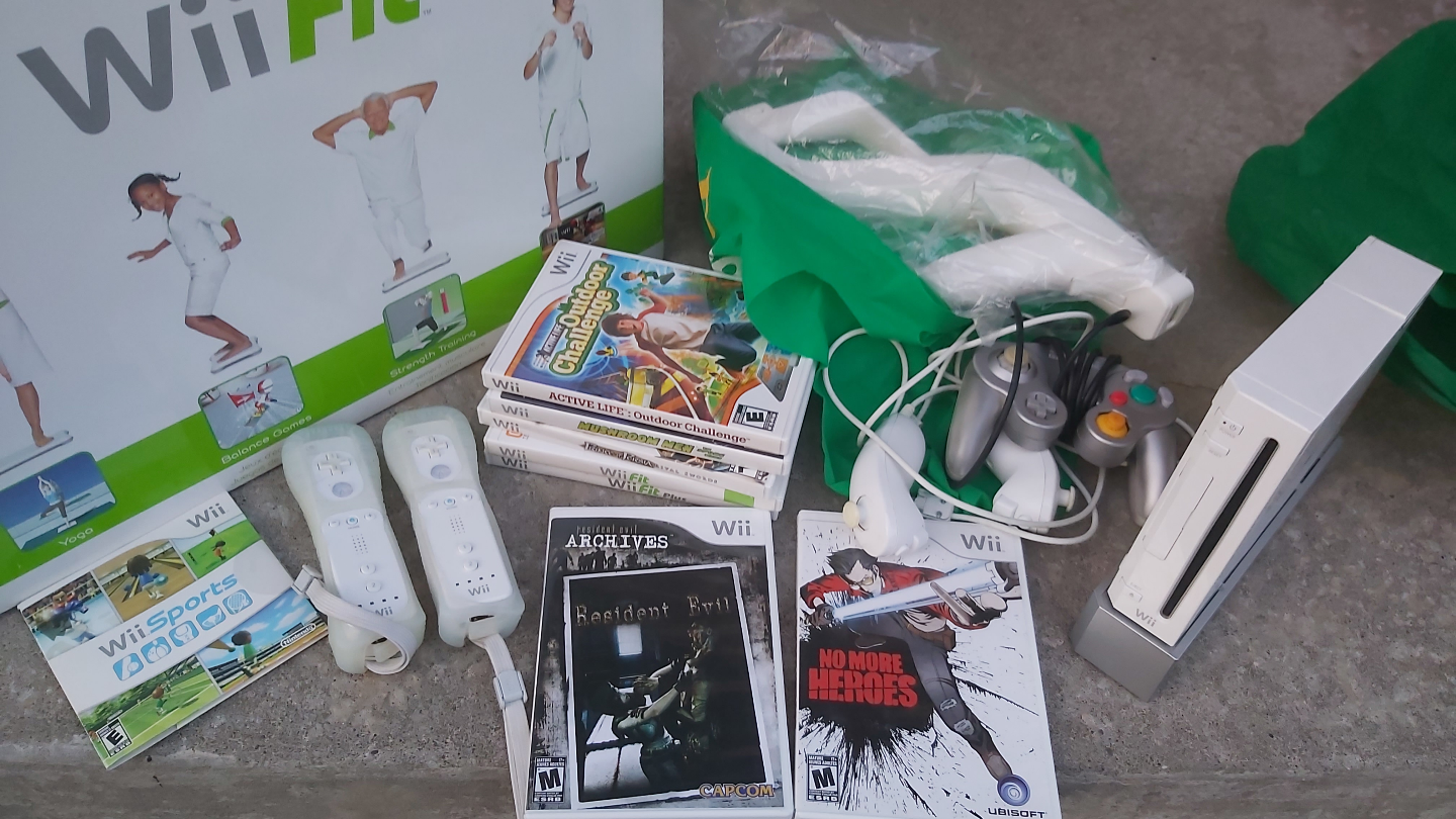 Wii Bundle with Games and Accessories