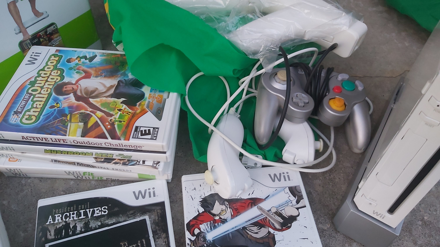 Wii Bundle with Games and Accessories - photo 2