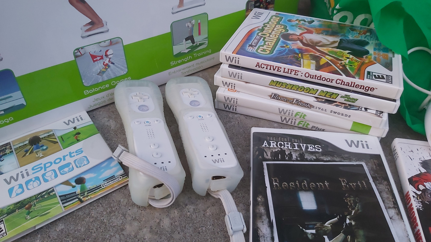 Wii Bundle with Games and Accessories - photo 3